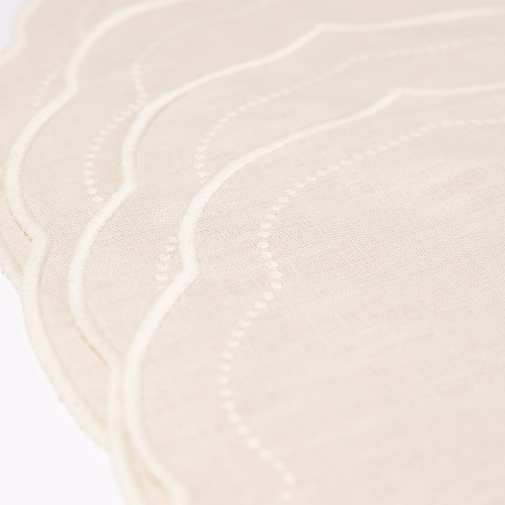 Pearl Oval Beige with White Placemat (set of 4)