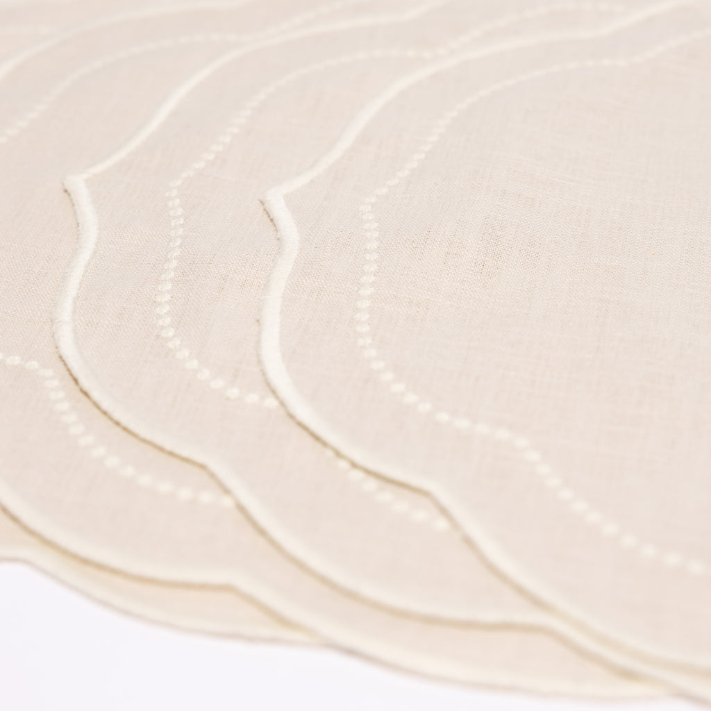 Pearl Oval Beige with White Placemat (set of 4)