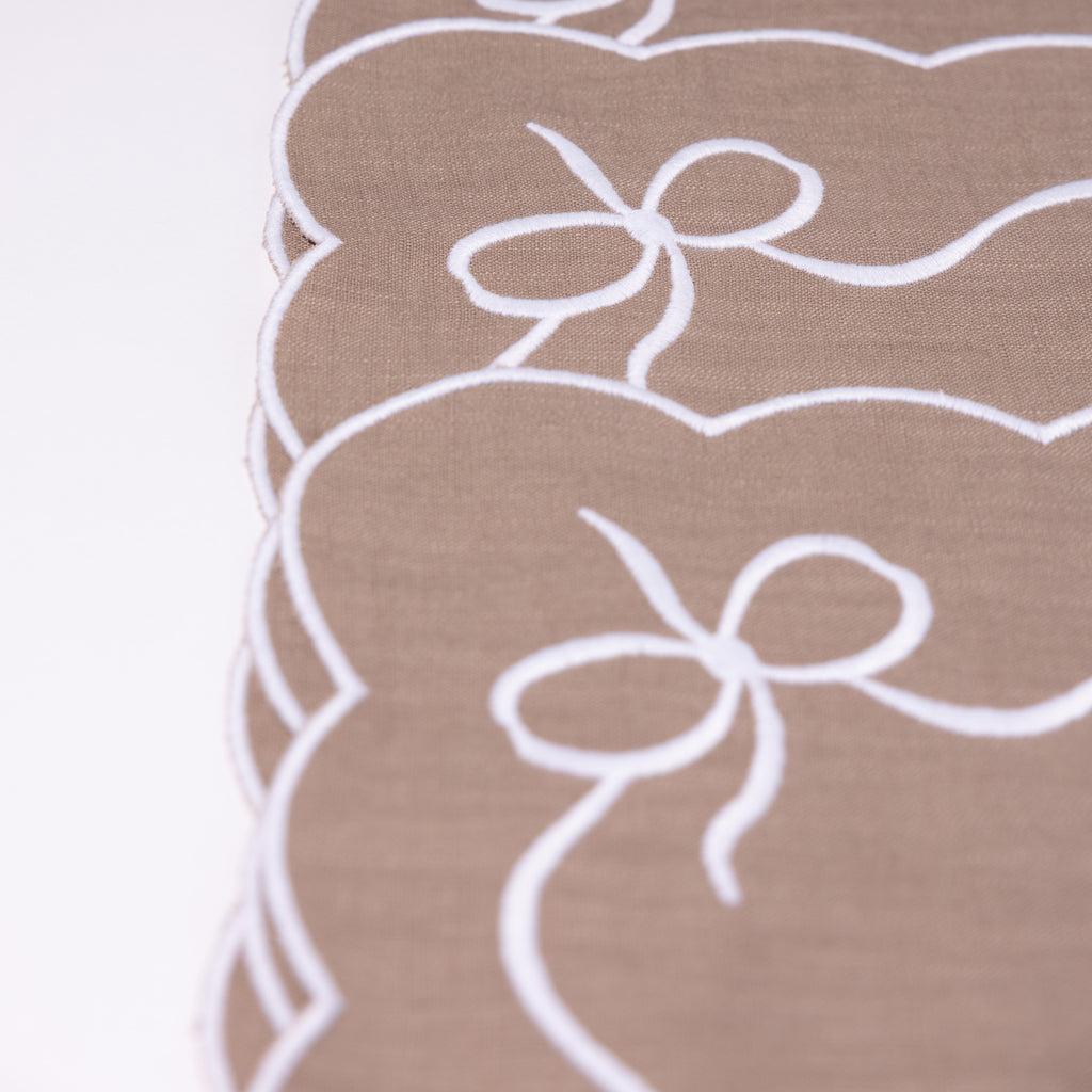 Classic Bow Mink with White Placemat (set of 4)