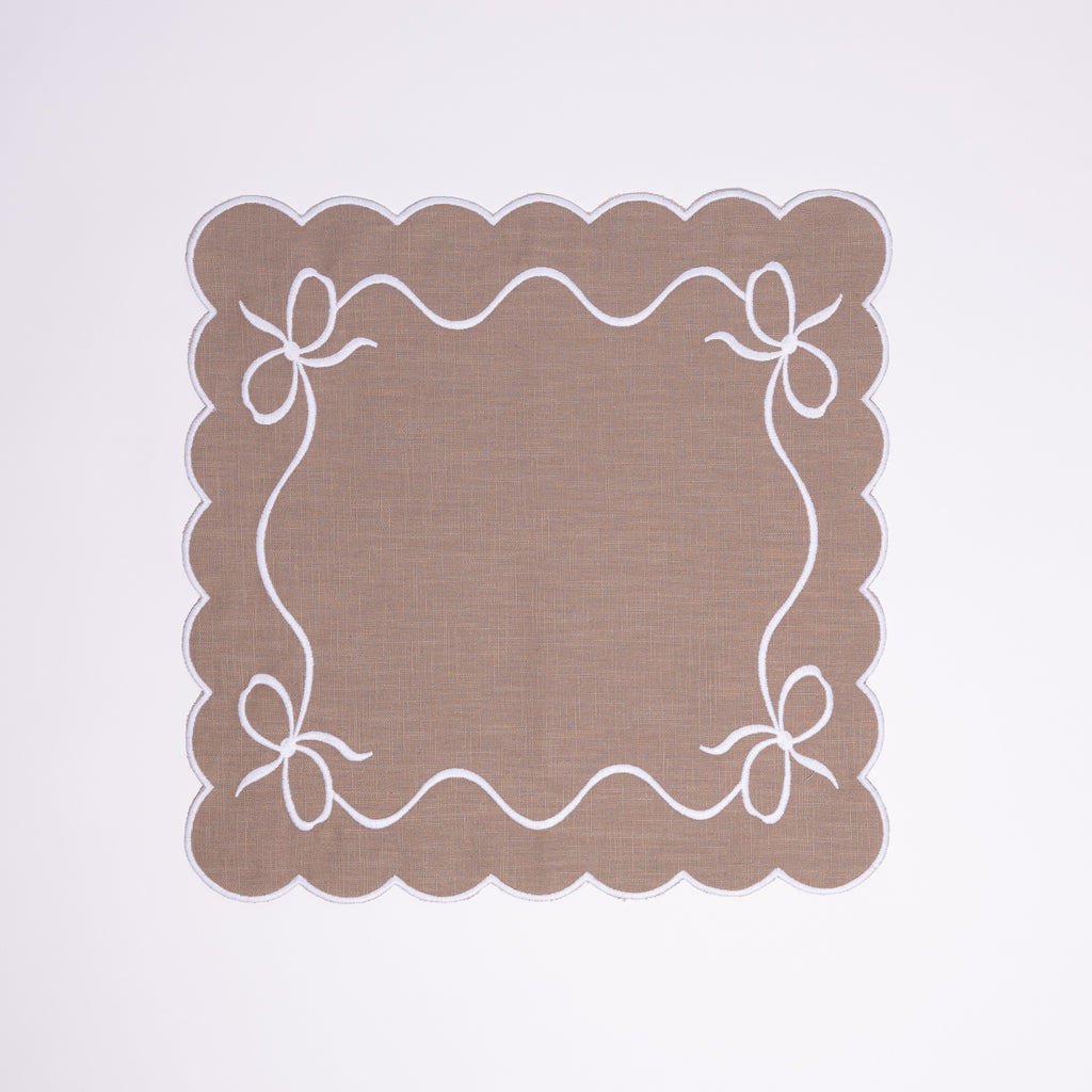 Classic Bow Mink with White Napkin (set of 4)