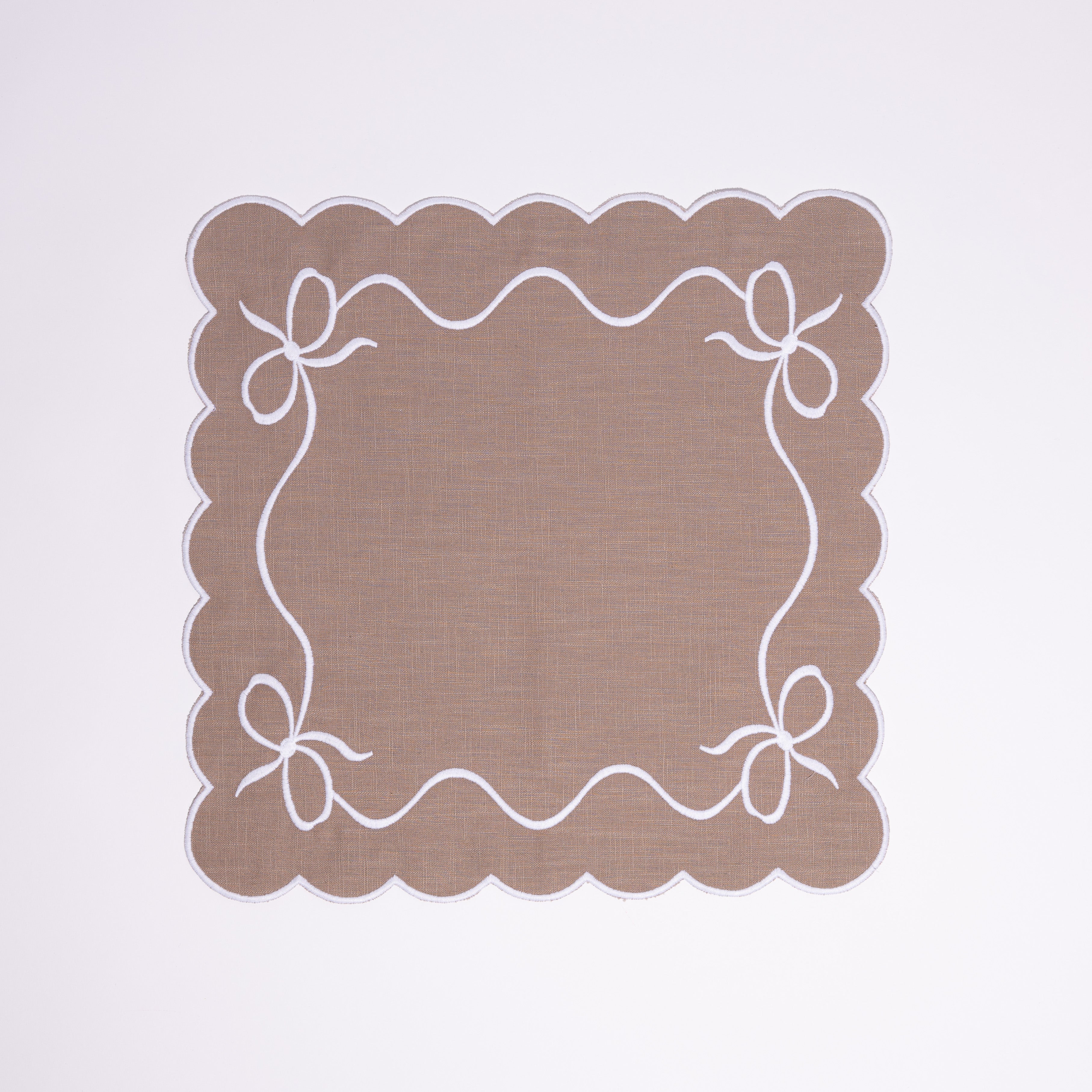 Classic Bow Mink with White Napkin (set of 4)