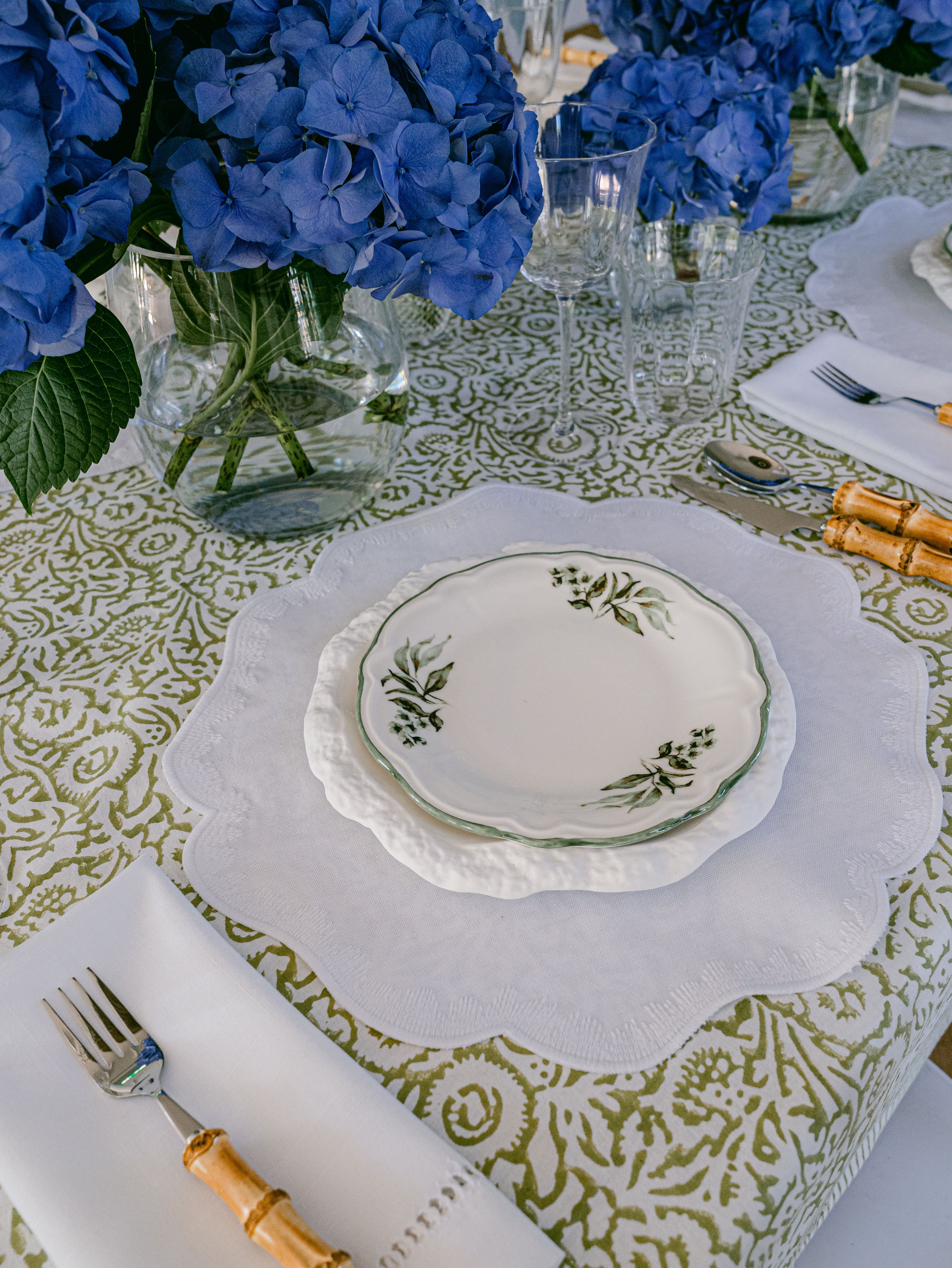 Round Clover White on White Placemats (set of 4)