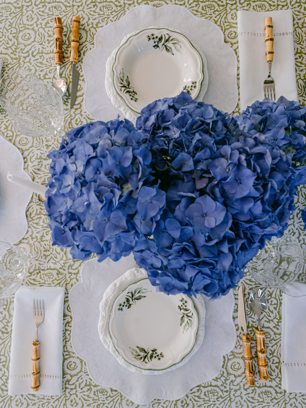 Round Clover White on White Placemats (set of 4)
