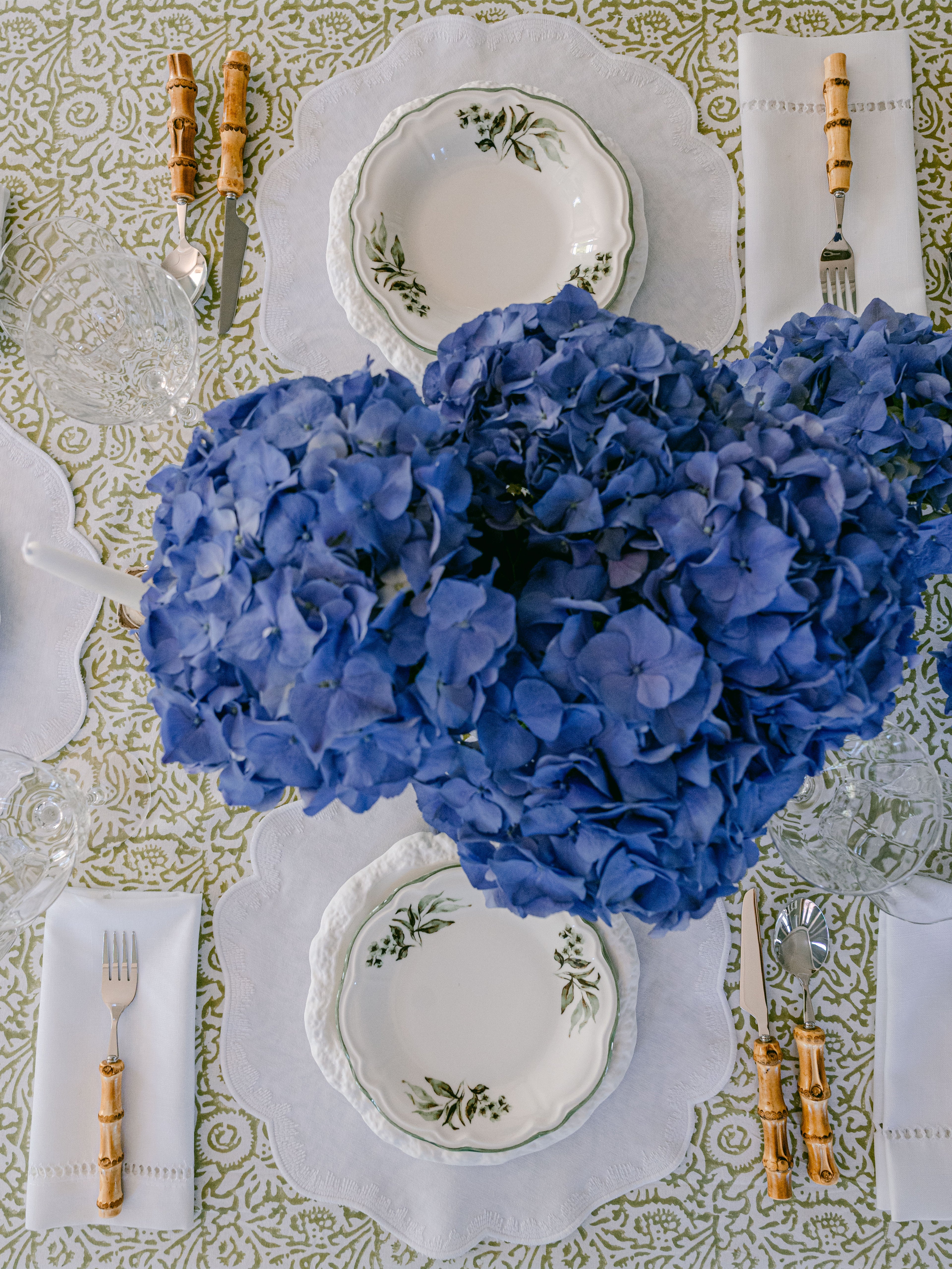 Round Clover White on White Placemats (set of 4)