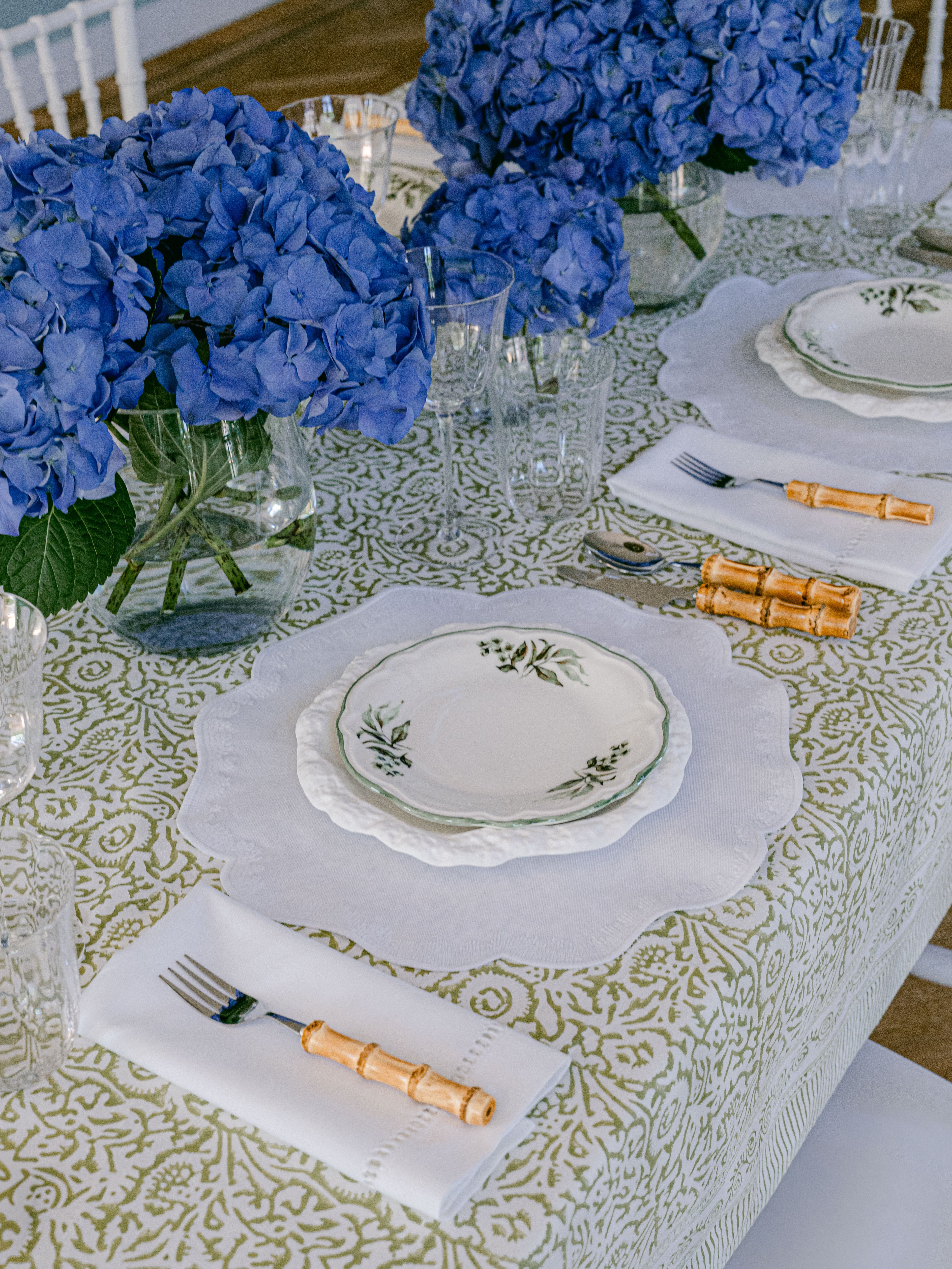 Round Clover White on White Placemats (set of 4)