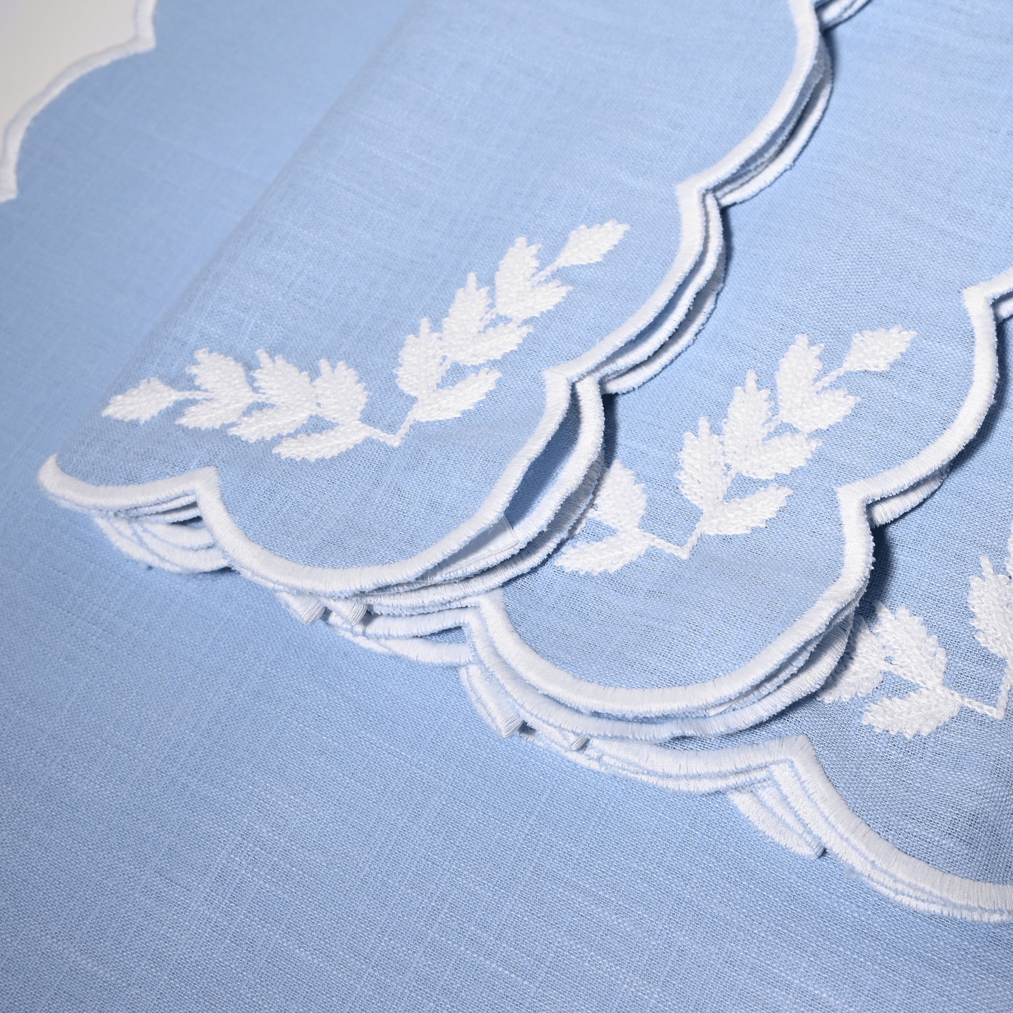Henriette - Luxury Linens Floral Blue with White Napkins (set of 4) (Copy)