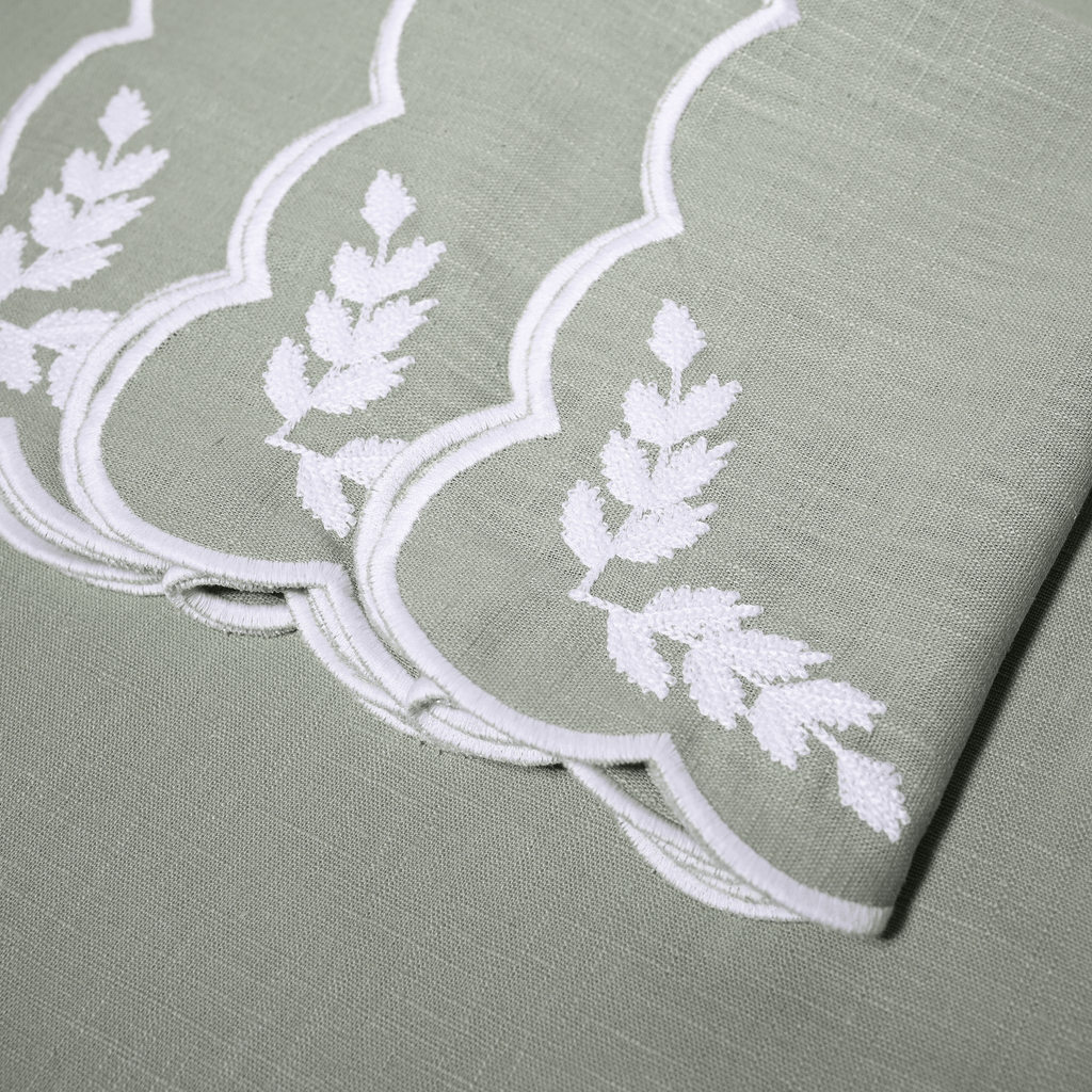 Henriette - Luxury Linens Floral Round Dusty Green with White Napkins (set of 4)