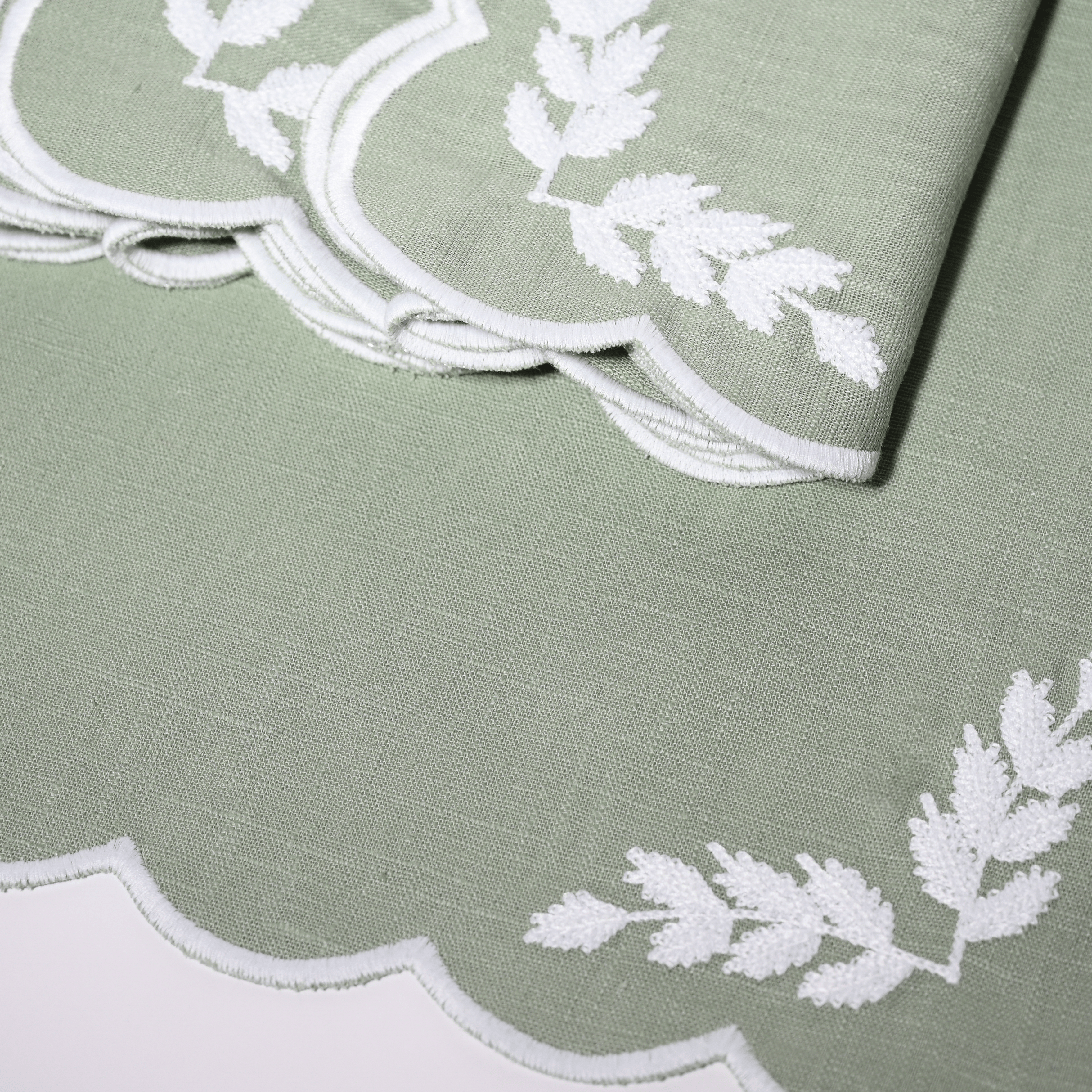 Henriette - Luxury Linens Floral Round Dusty Green with White Napkins (set of 4)