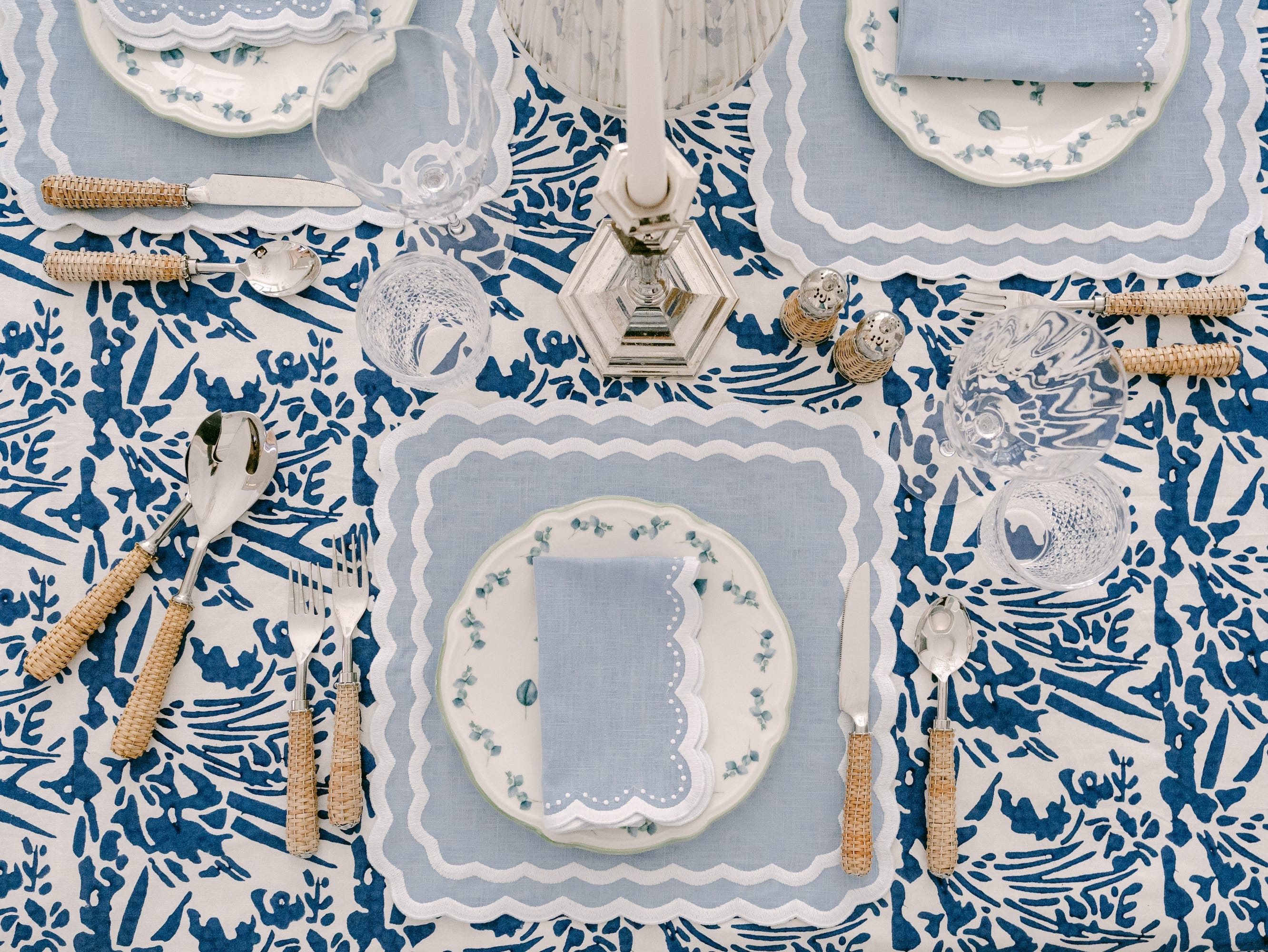 Henriette - Luxury Linens Napkins Bluebell Pale Blue with White Napkins (set of 4)