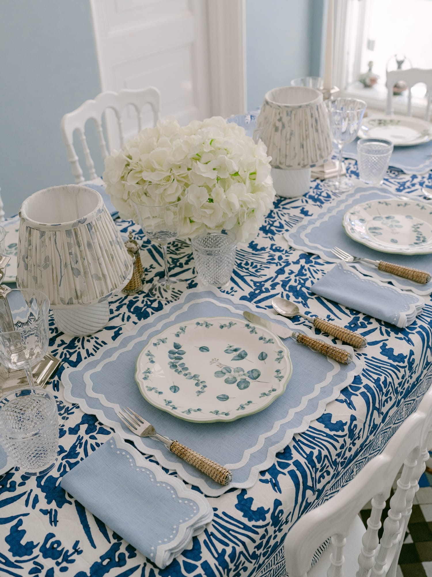 Henriette - Luxury Linens Napkins Bluebell Pale Blue with White Napkins (set of 4)