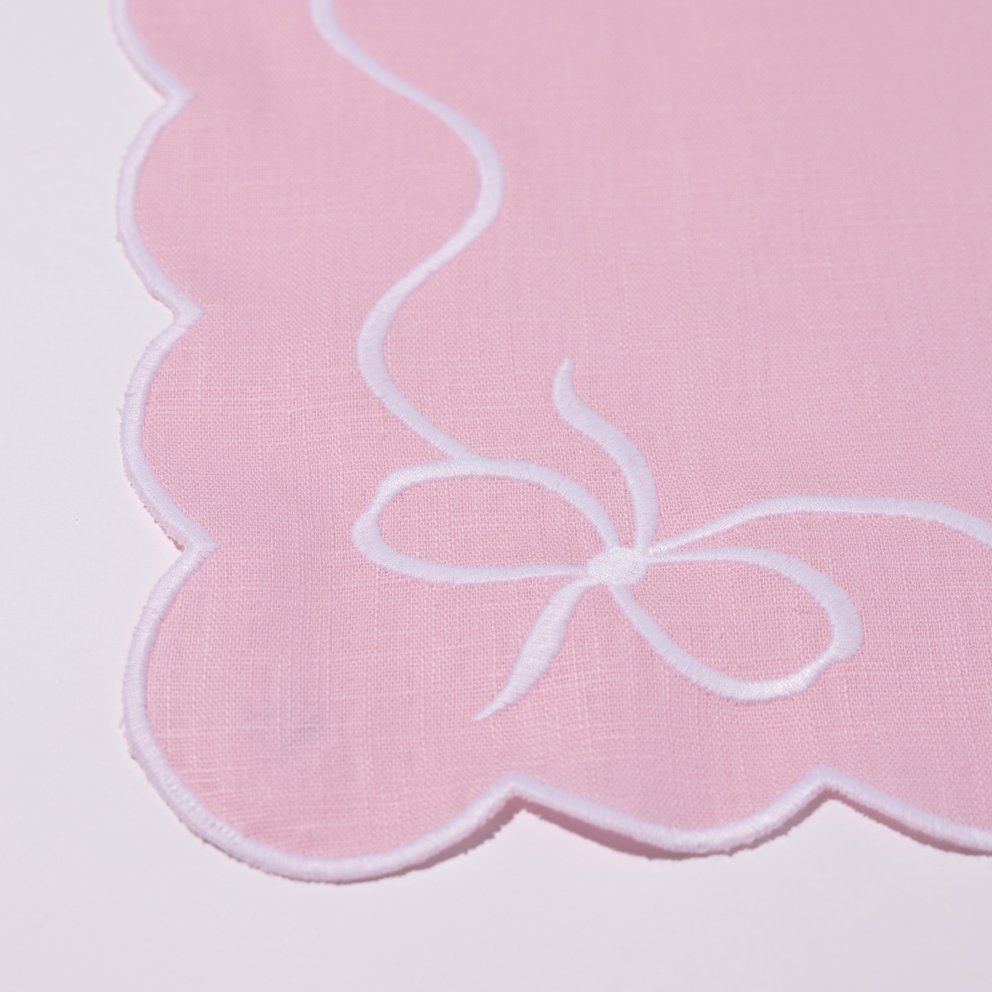 Henriette - Luxury Linens Napkins Bow Classic Napkins Baby Pink White (set of 4)