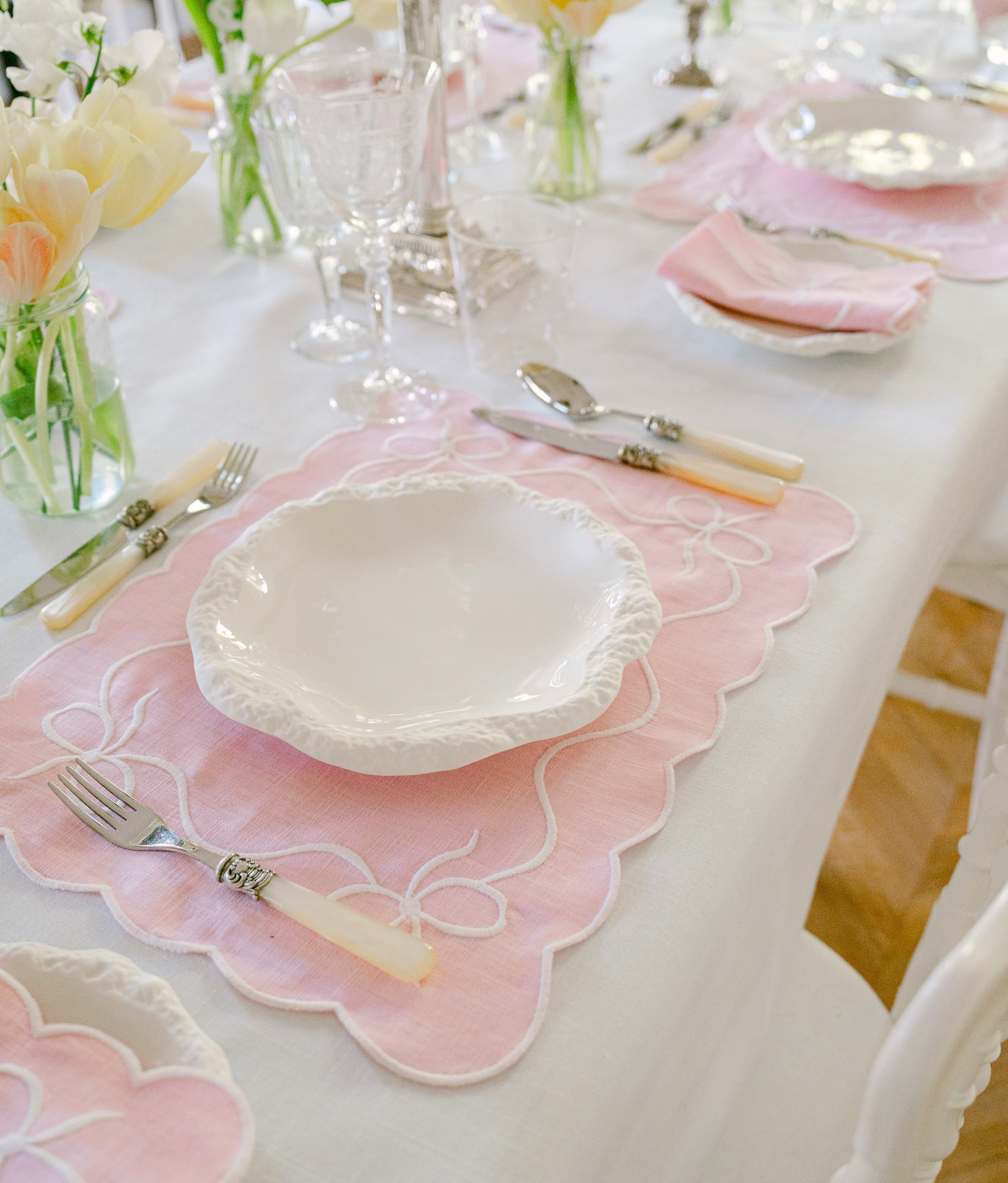 Henriette - Luxury Linens Napkins Classic Bow Baby Pink with White Napkins (set of 4)