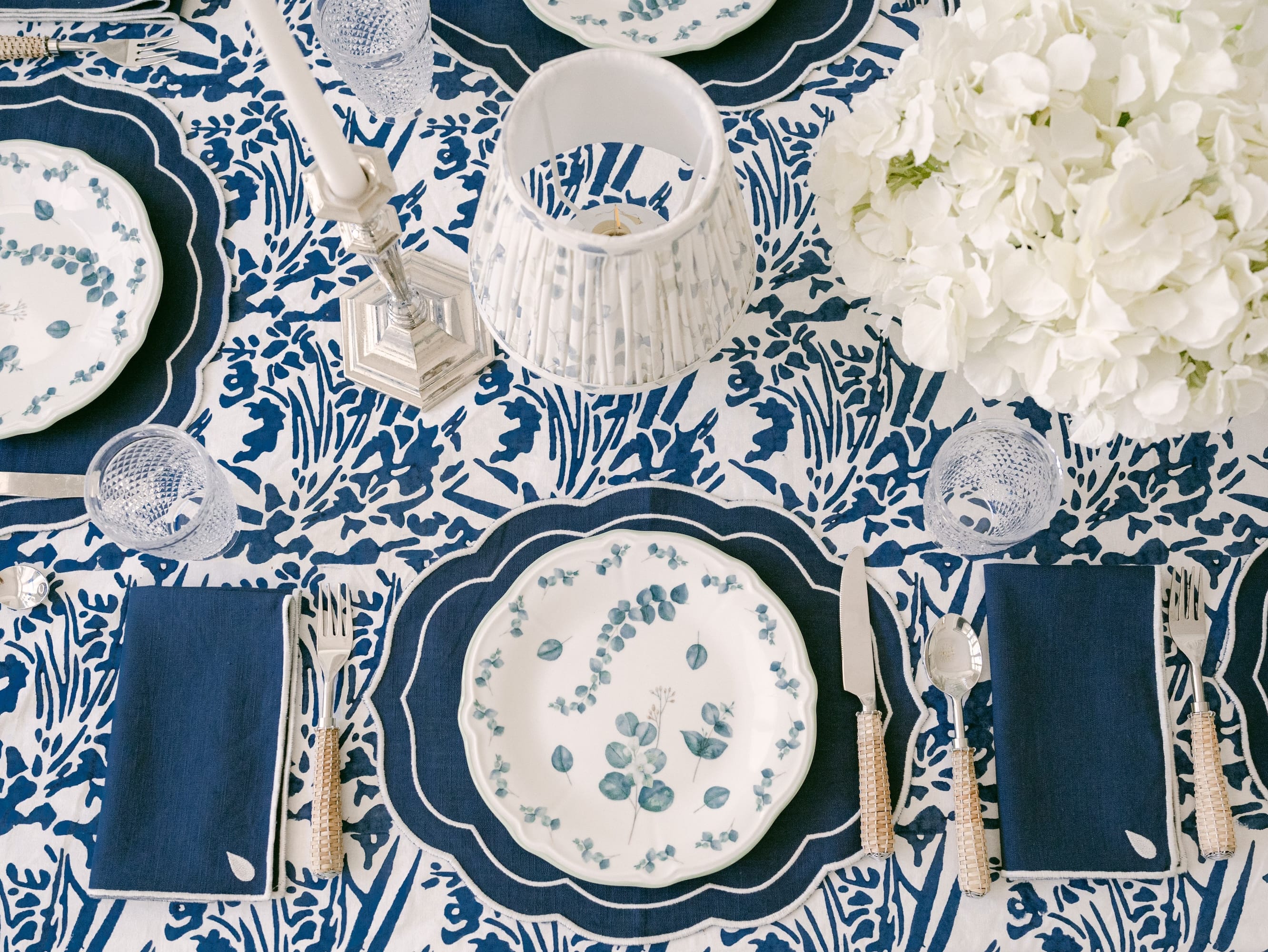 Henriette - Luxury Linens Napkins Drop Navy Blue with White Napkins (set of 4)