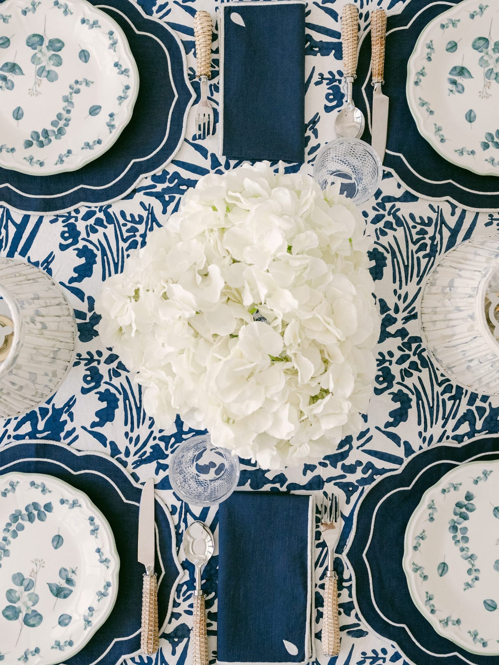 Henriette - Luxury Linens Napkins Drop Navy Blue with White Napkins (set of 4)