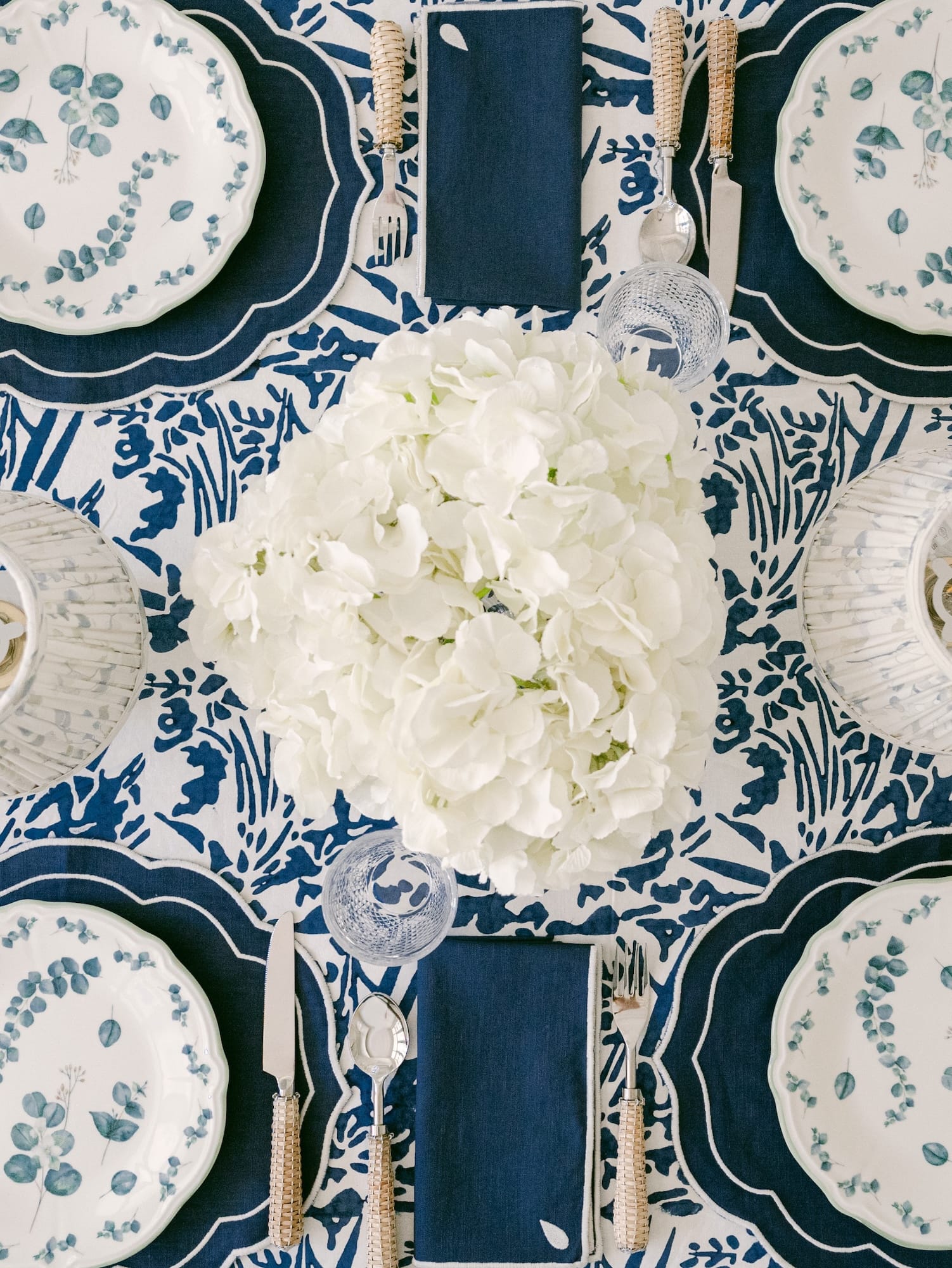 Henriette - Luxury Linens Napkins Drop Navy Blue with White Napkins (set of 4)