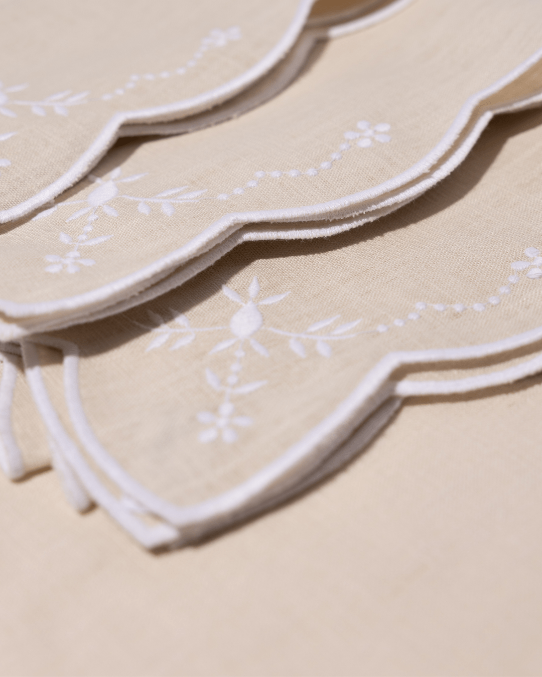 Henriette - Luxury Linens Napkins Floral Napkins in Sand