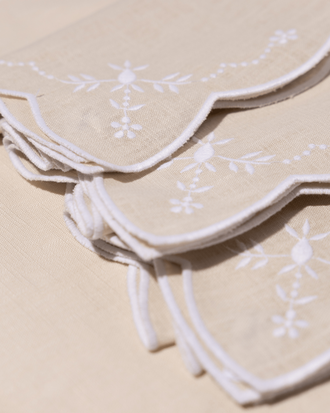 Henriette - Luxury Linens Napkins Floral Napkins in Sand
