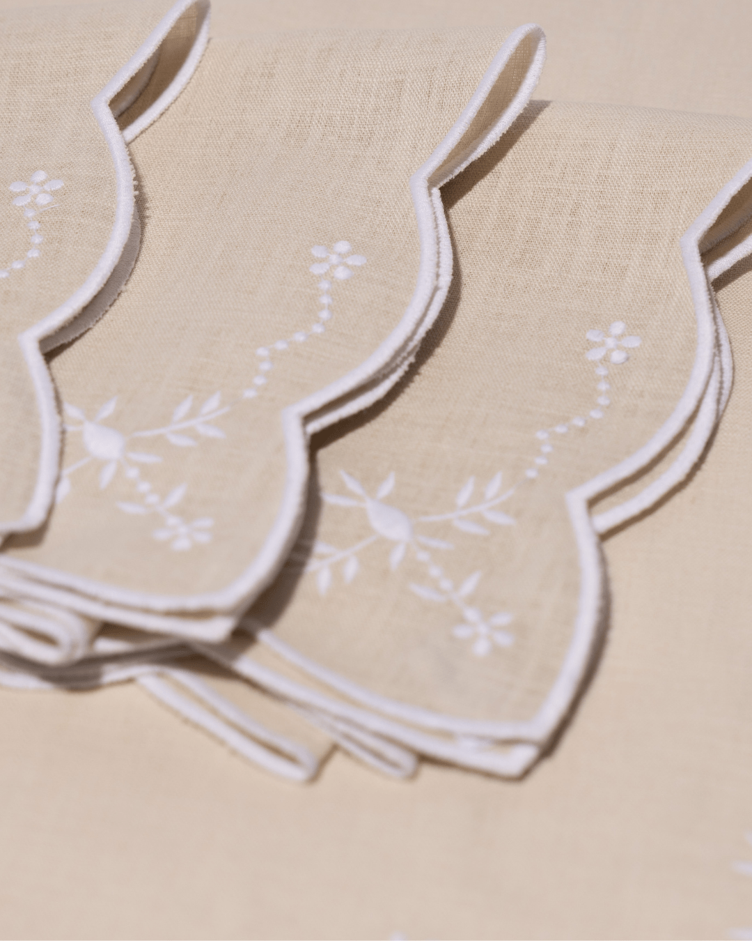 Henriette - Luxury Linens Napkins Floral Napkins in Sand