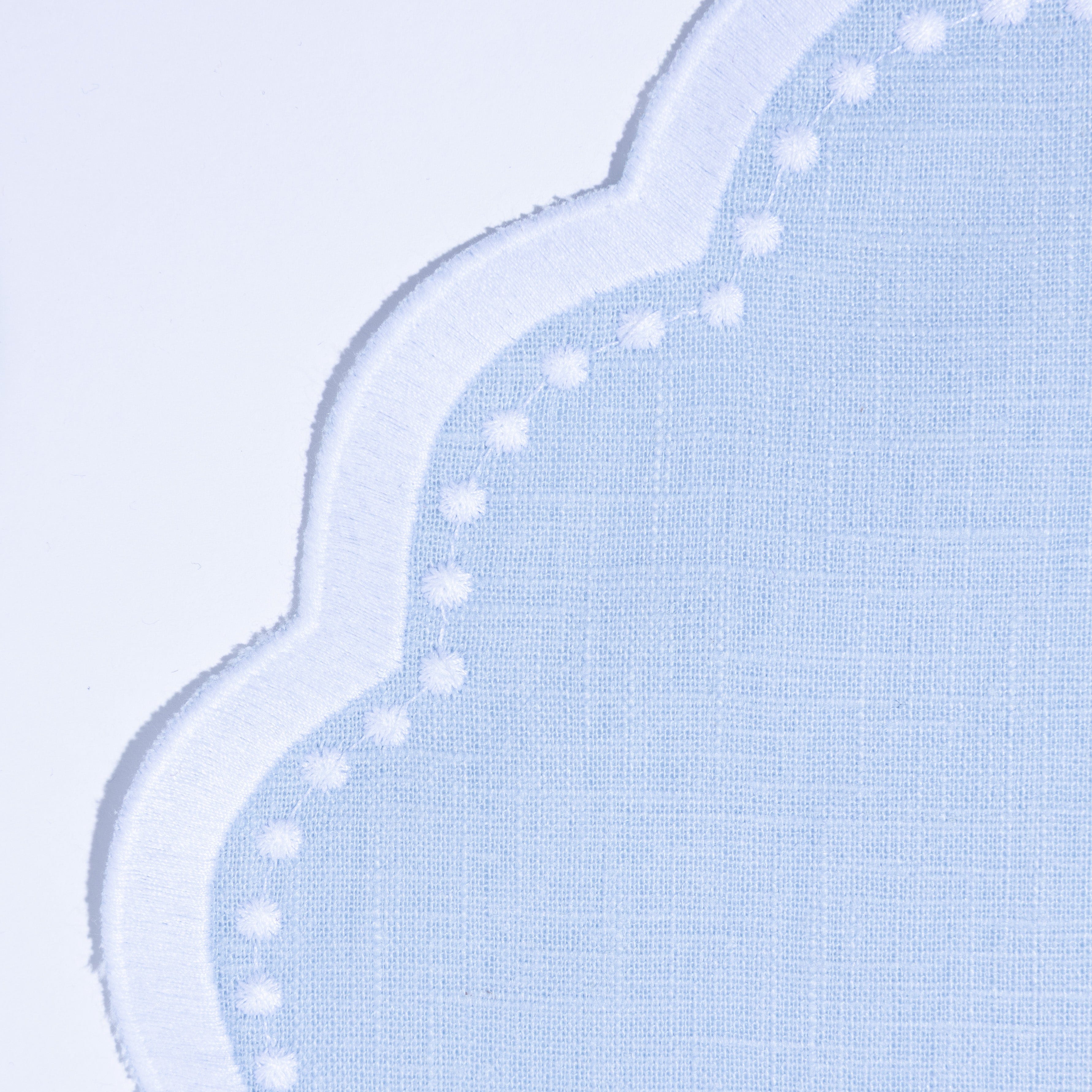 Henriette - Luxury Linens Placemats Bluebell Oval Pale Blue Placemats (set of 4)