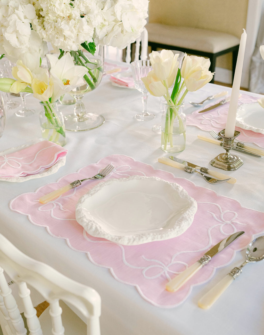 Henriette - Luxury Linens Placemats Classic Bow Baby Pink with White Placemats (set of 4)