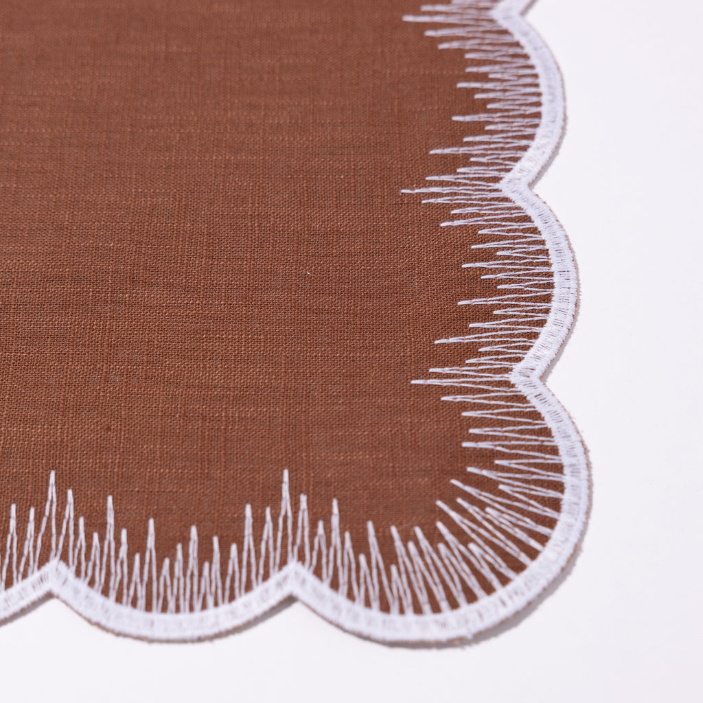 Henriette - Luxury Linens Placemats Flamestitch Caramel with White Placemats (set of 4)