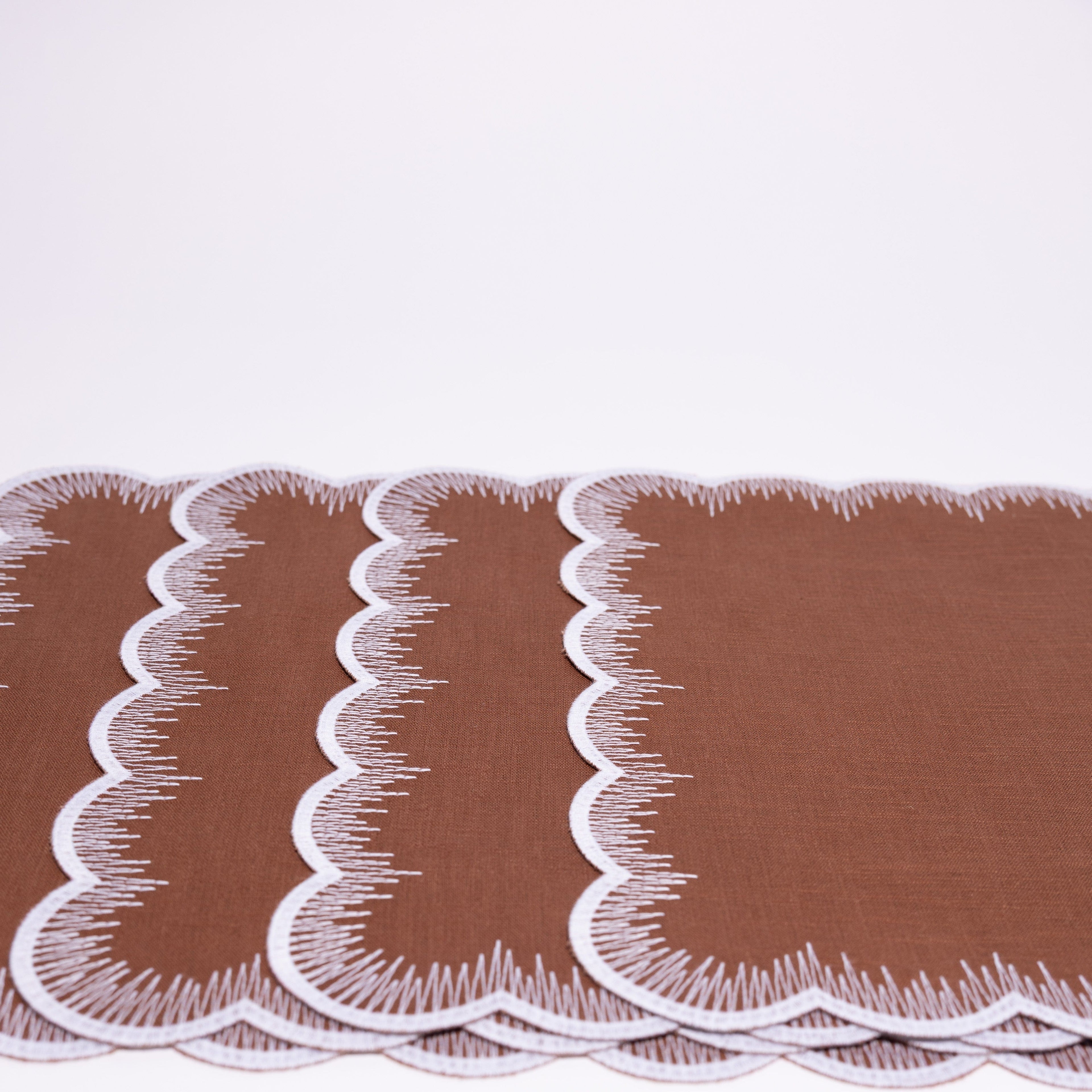Henriette - Luxury Linens Placemats Flamestitch Caramel with White Placemats (set of 4)