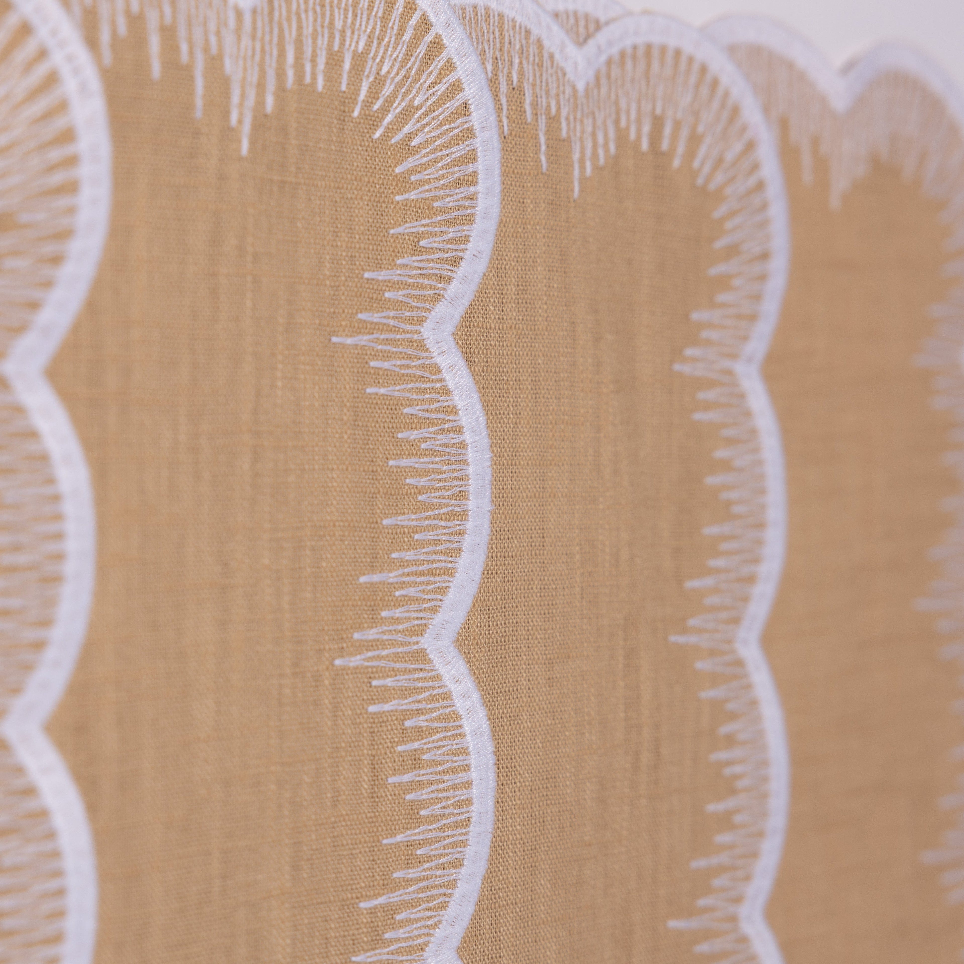 Henriette - Luxury Linens Placemats Flamestitch Sand with White Placemats (set of 4)