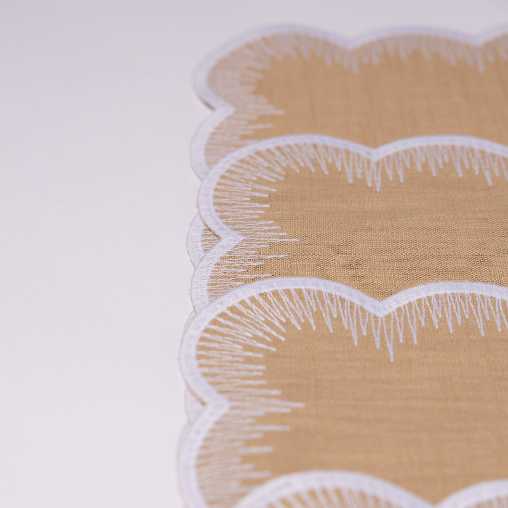 Henriette - Luxury Linens Placemats Flamestitch Sand with White Placemats (set of 4)