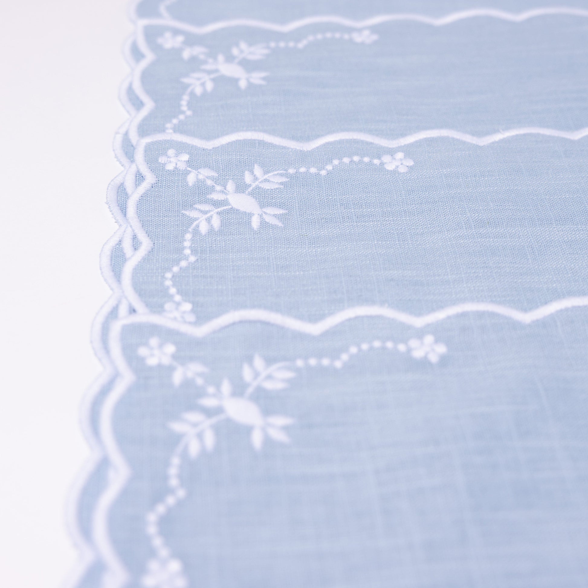 Henriette - Luxury Linens Placemats Floral Placemat in Pale Blue (set of 4)