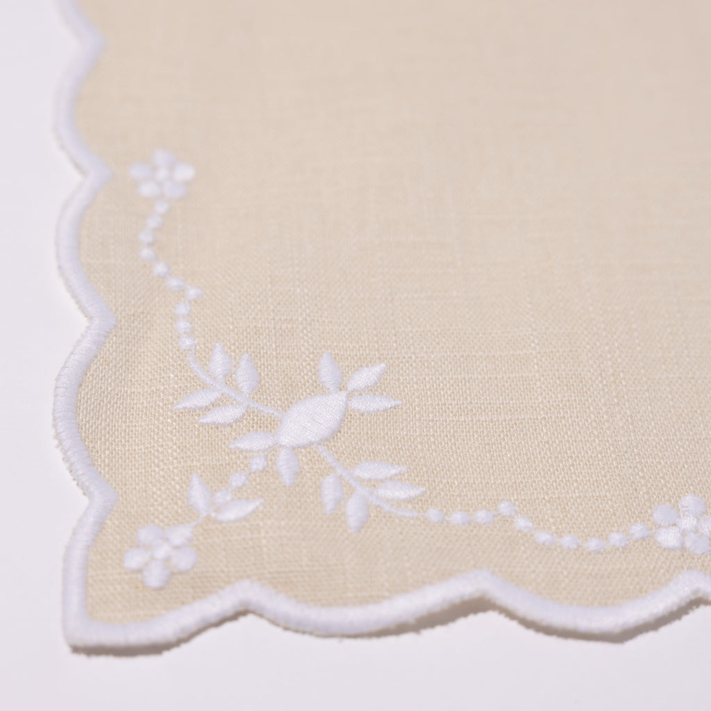 Henriette - Luxury Linens Placemats Floral Placemat in Sand (set of 4)