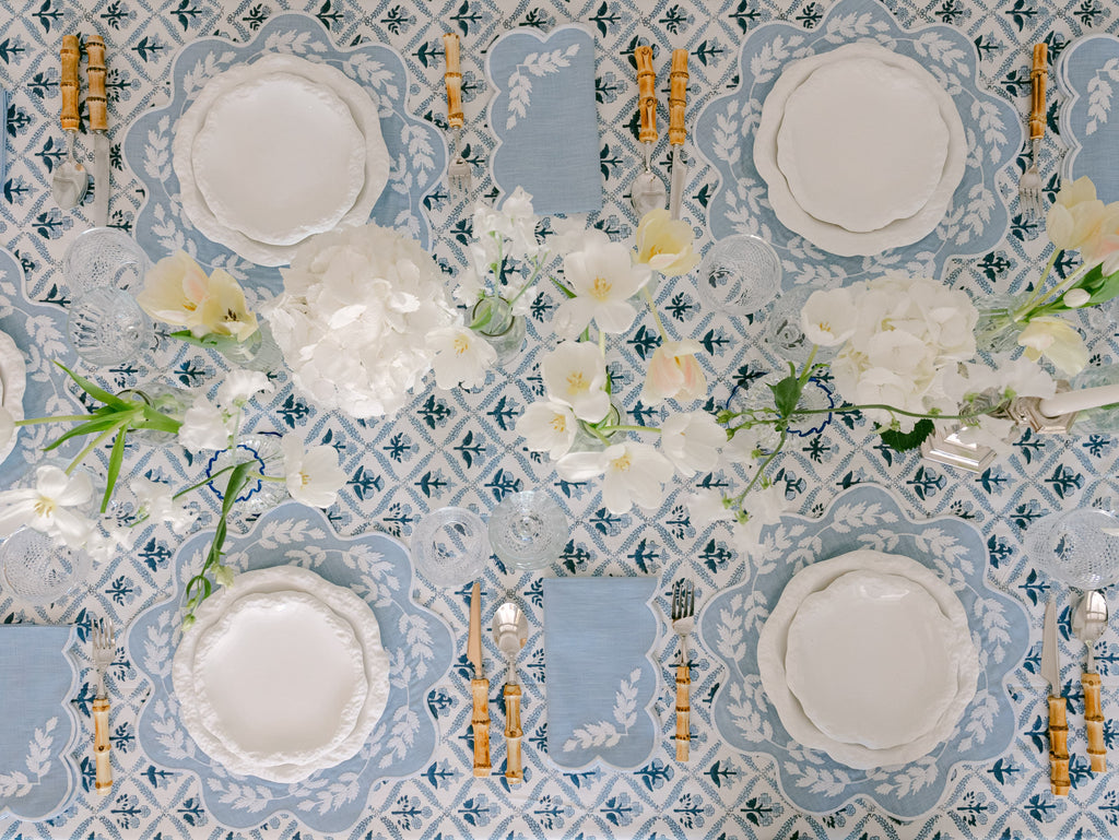 Henriette - Luxury Linens Placemats Floral Round Blue with White Placemats (set of 4)