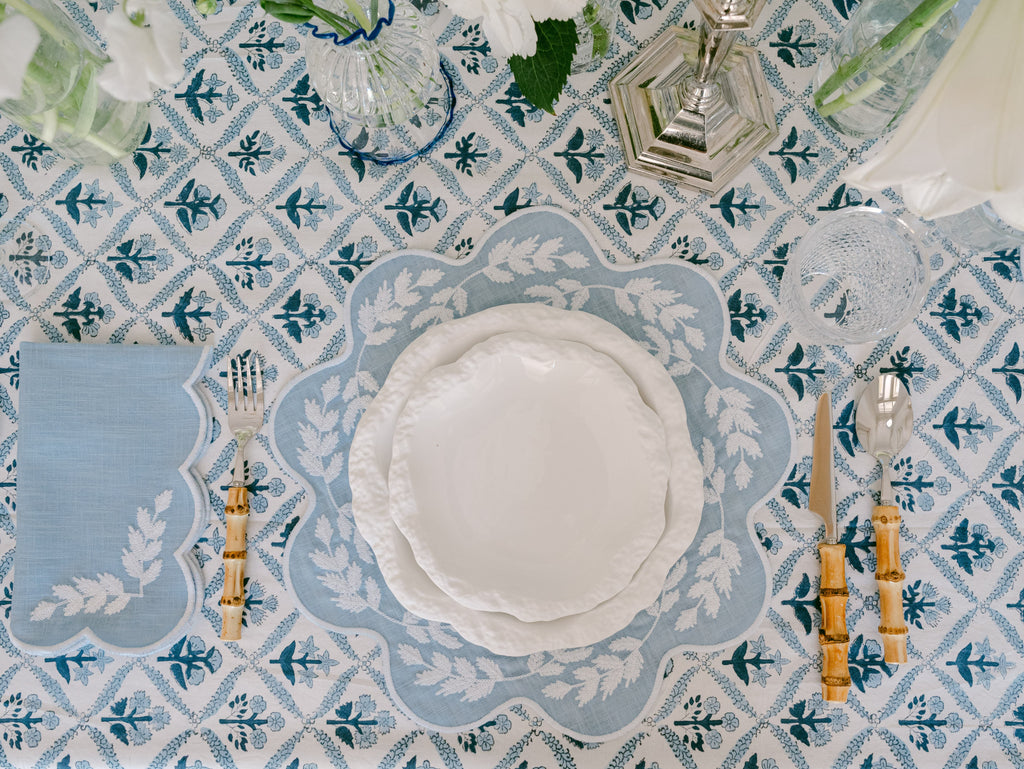 Henriette - Luxury Linens Placemats Floral Round Blue with White Placemats (set of 4)