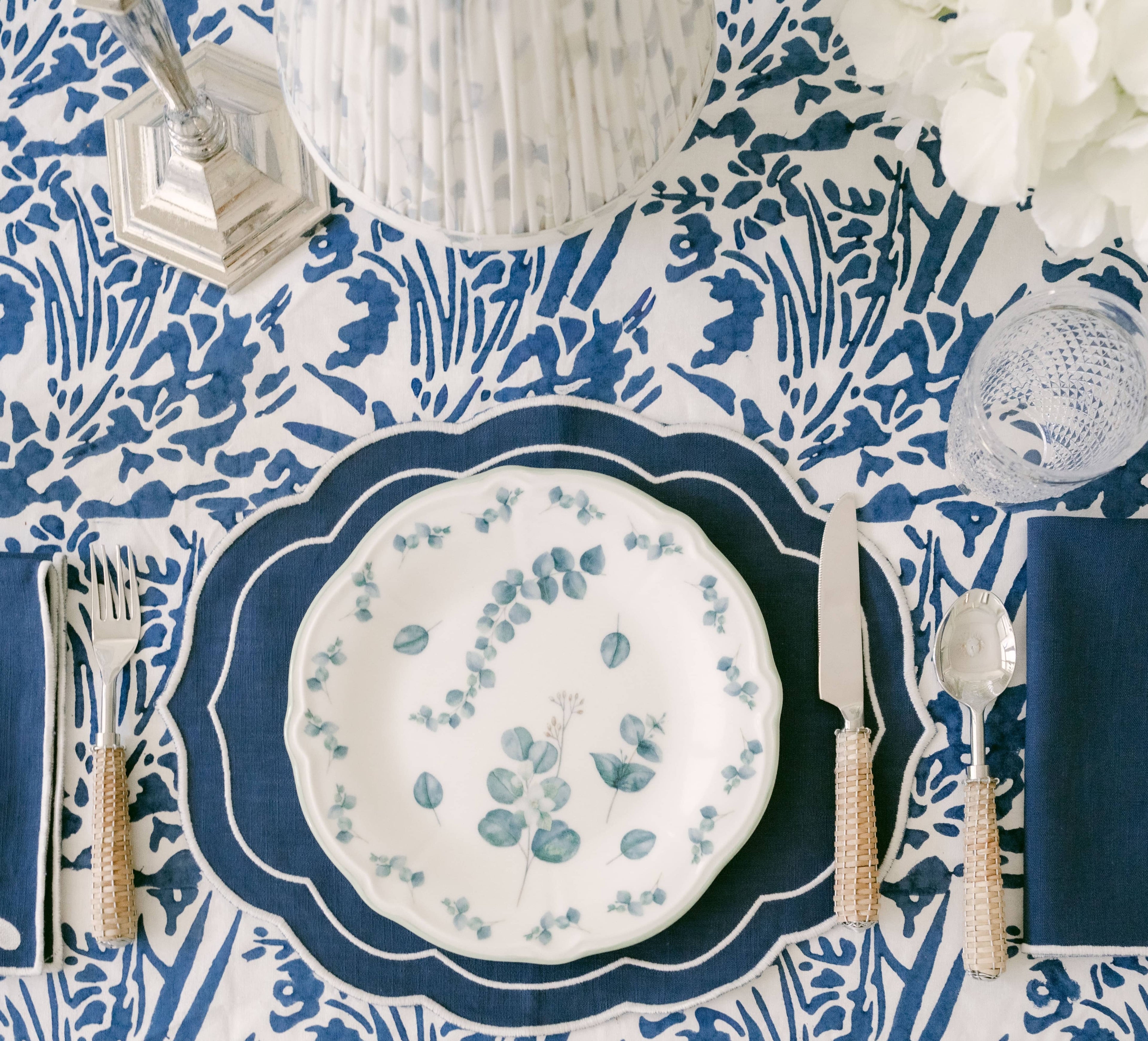 Henriette - Luxury Linens Placemats Oval Navy Blue with White Placemats (set of 4)