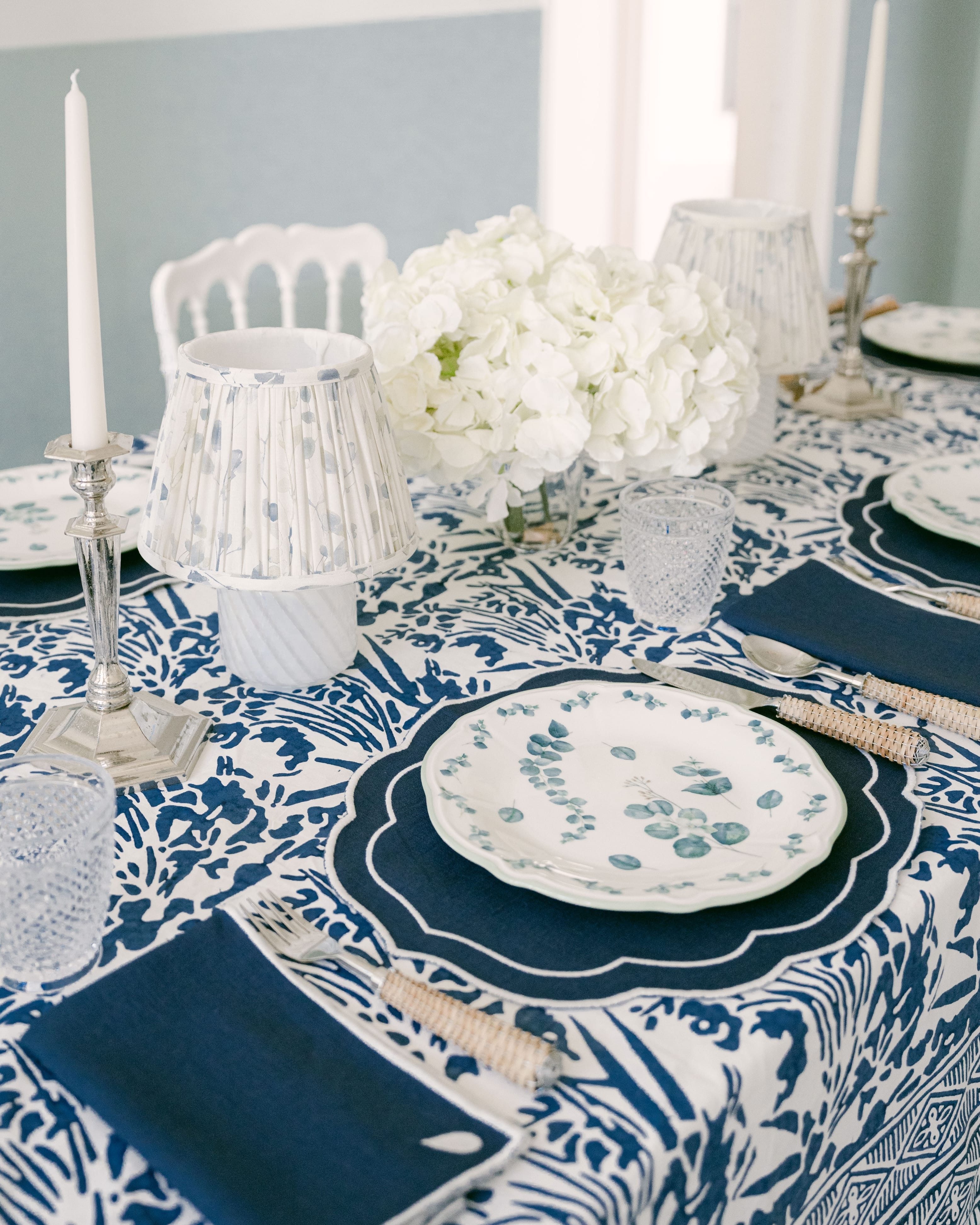 Henriette - Luxury Linens Placemats Oval Navy Blue with White Placemats (set of 4)