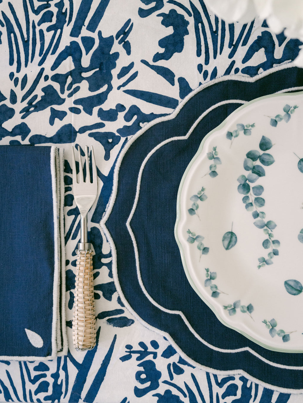 Henriette - Luxury Linens Placemats Oval Navy Blue with White Placemats (set of 4)