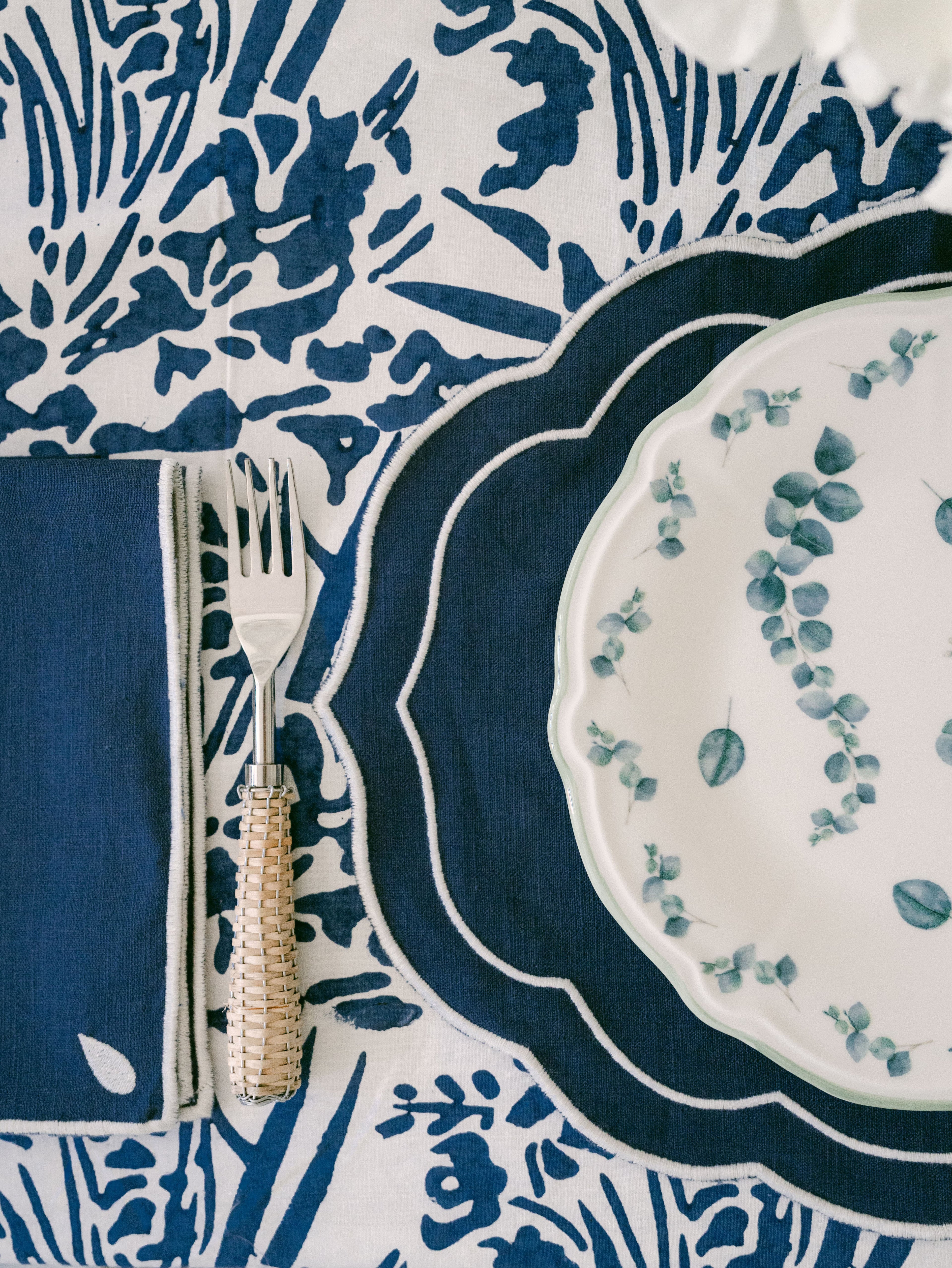 Henriette - Luxury Linens Placemats Oval Navy Blue with White Placemats (set of 4)