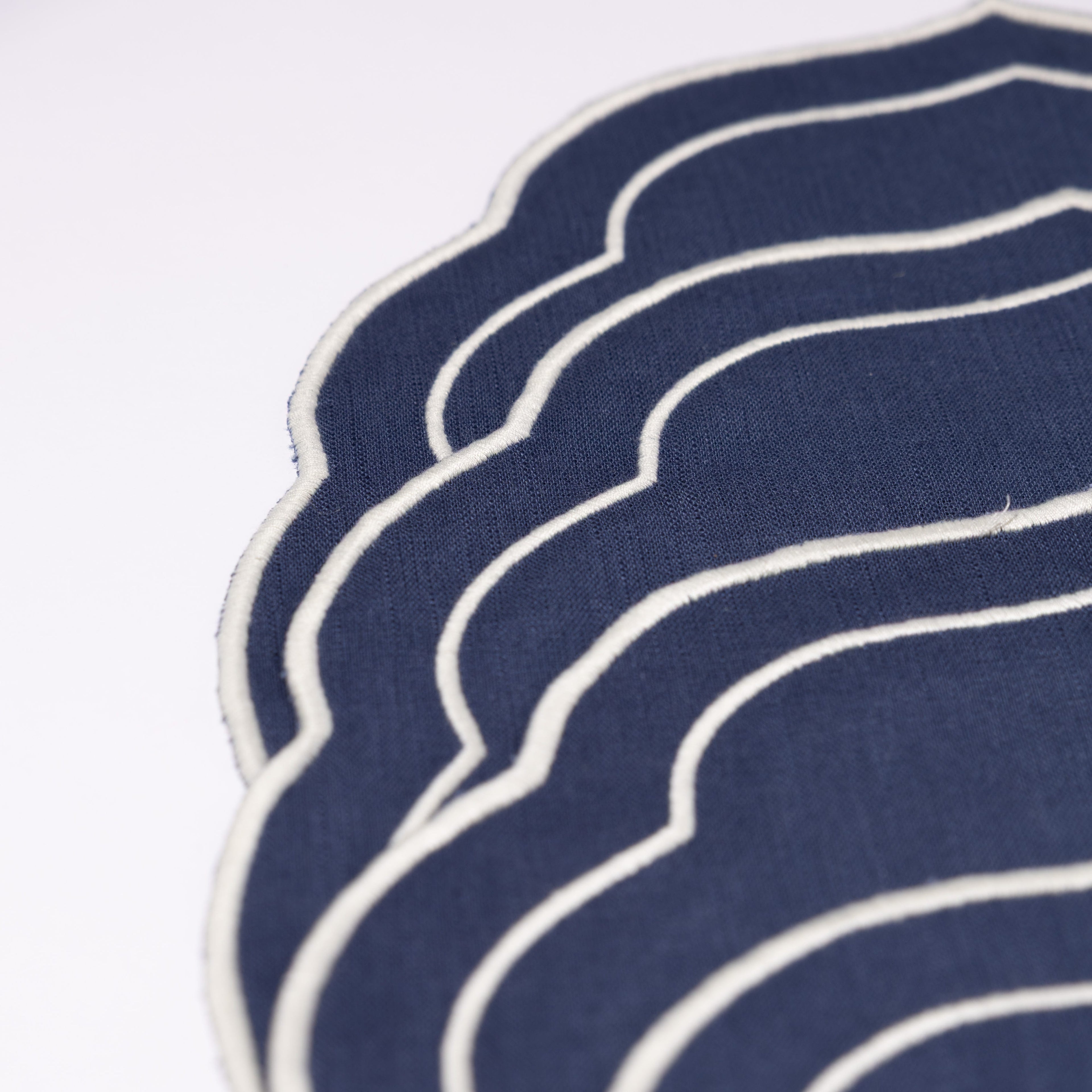 Henriette - Luxury Linens Placemats Oval Navy Blue with White Placemats (set of 4)