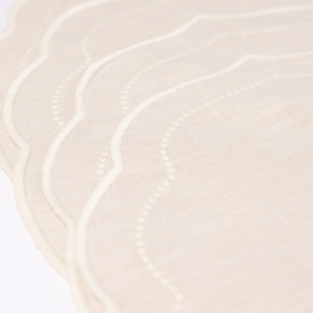 Henriette - Luxury Linens Placemats Pearl Oval Beige with White Placemat (set of 4)