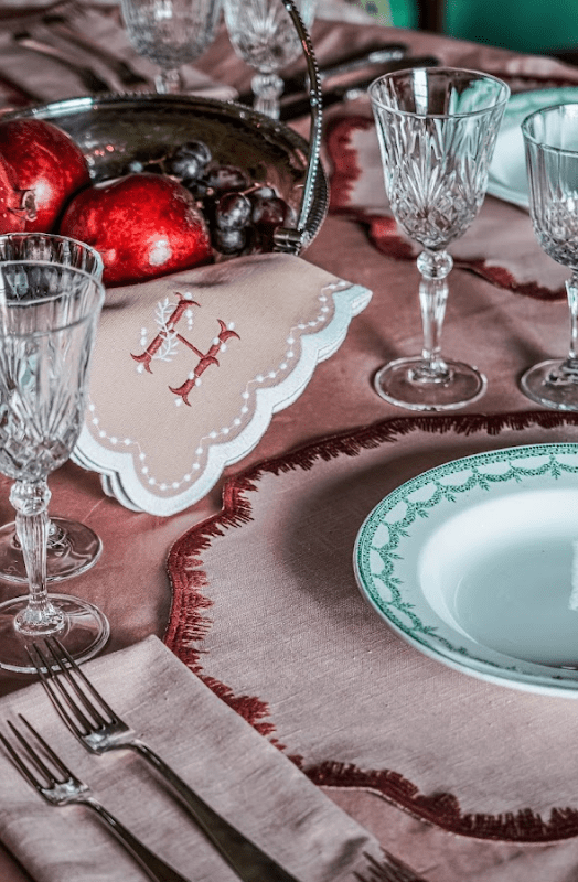 Henriette - Luxury Linens Placemats Round Flamestitch Dusty Pink Earth