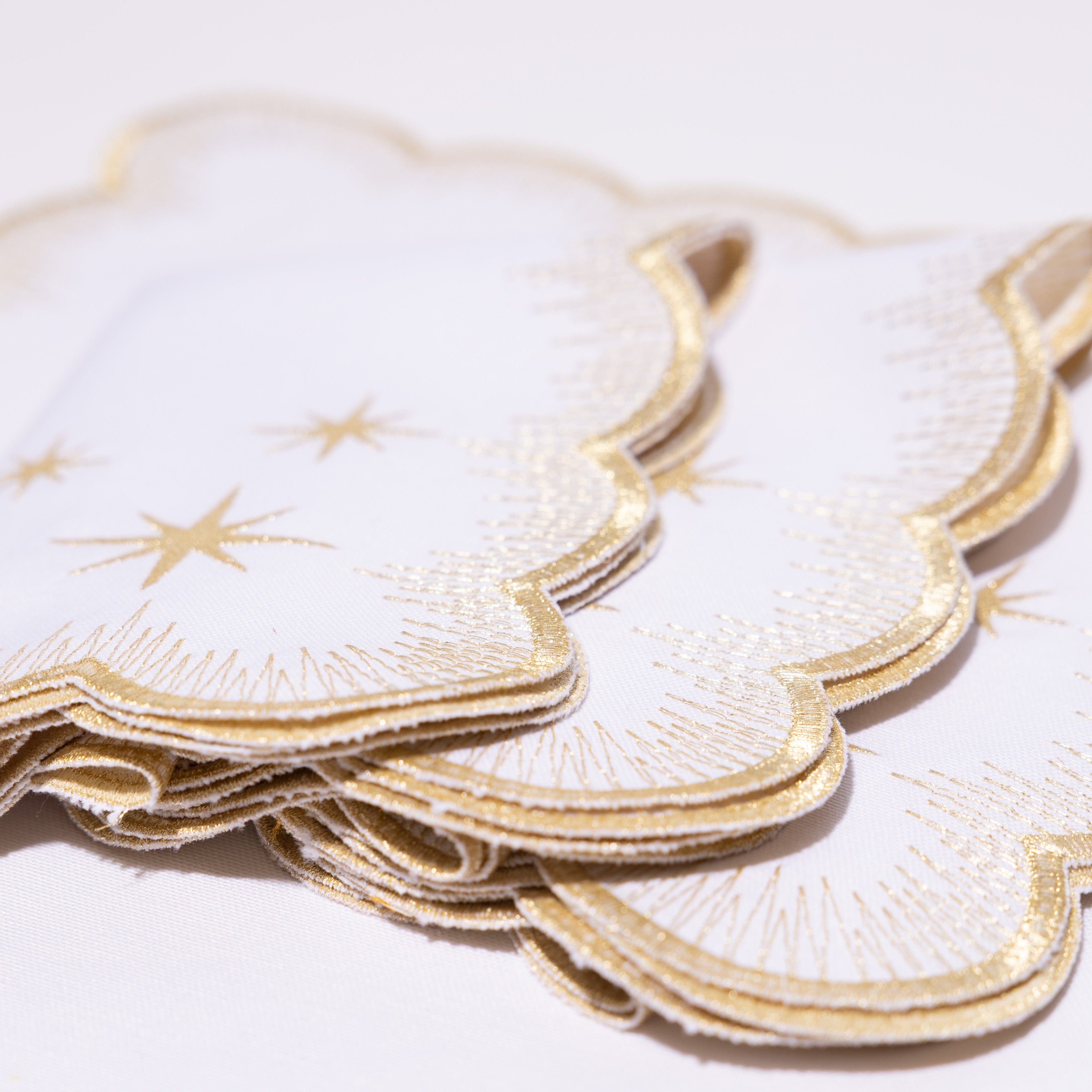 Henriette - Luxury Linens Starlight White with Metallic Gold Napkins