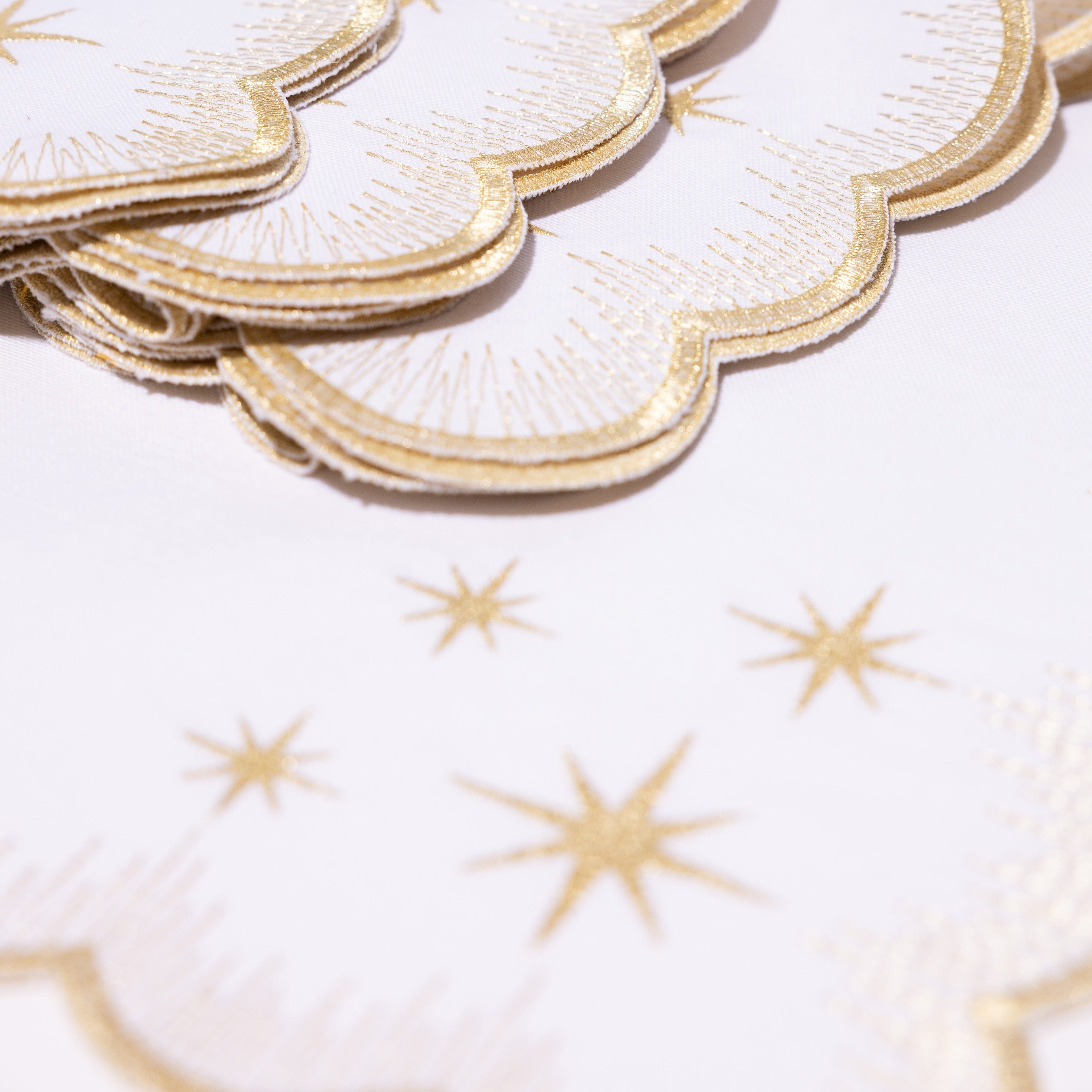 Henriette - Luxury Linens Starlight White with Metallic Gold Napkins