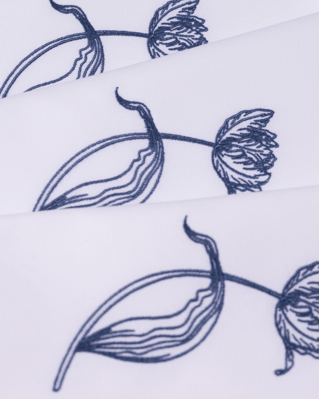 Henriette - Luxury Linens Tulip White Napkins with Navy Blue (set of 4)