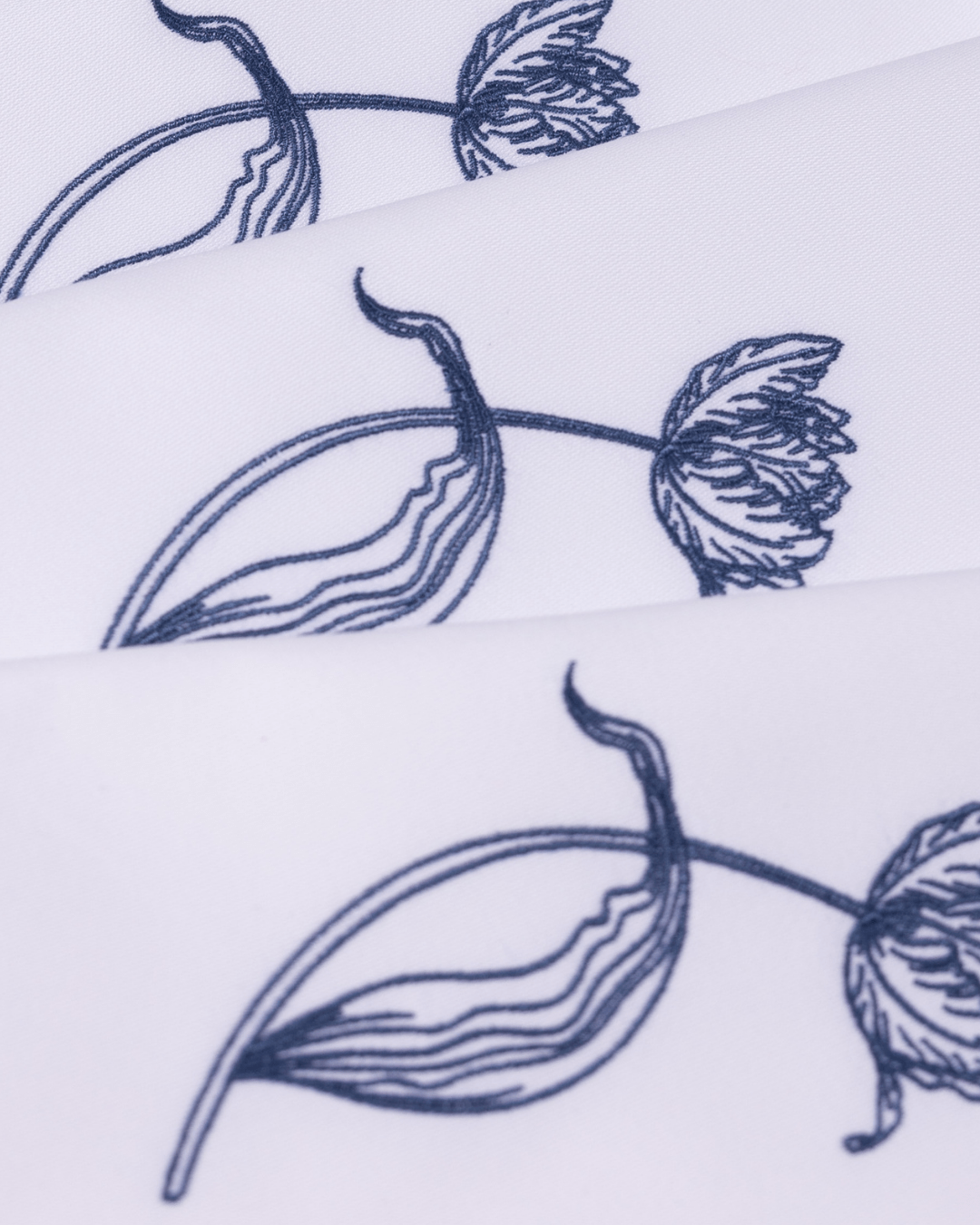 Henriette - Luxury Linens Tulip White Napkins with Navy Blue (set of 4)