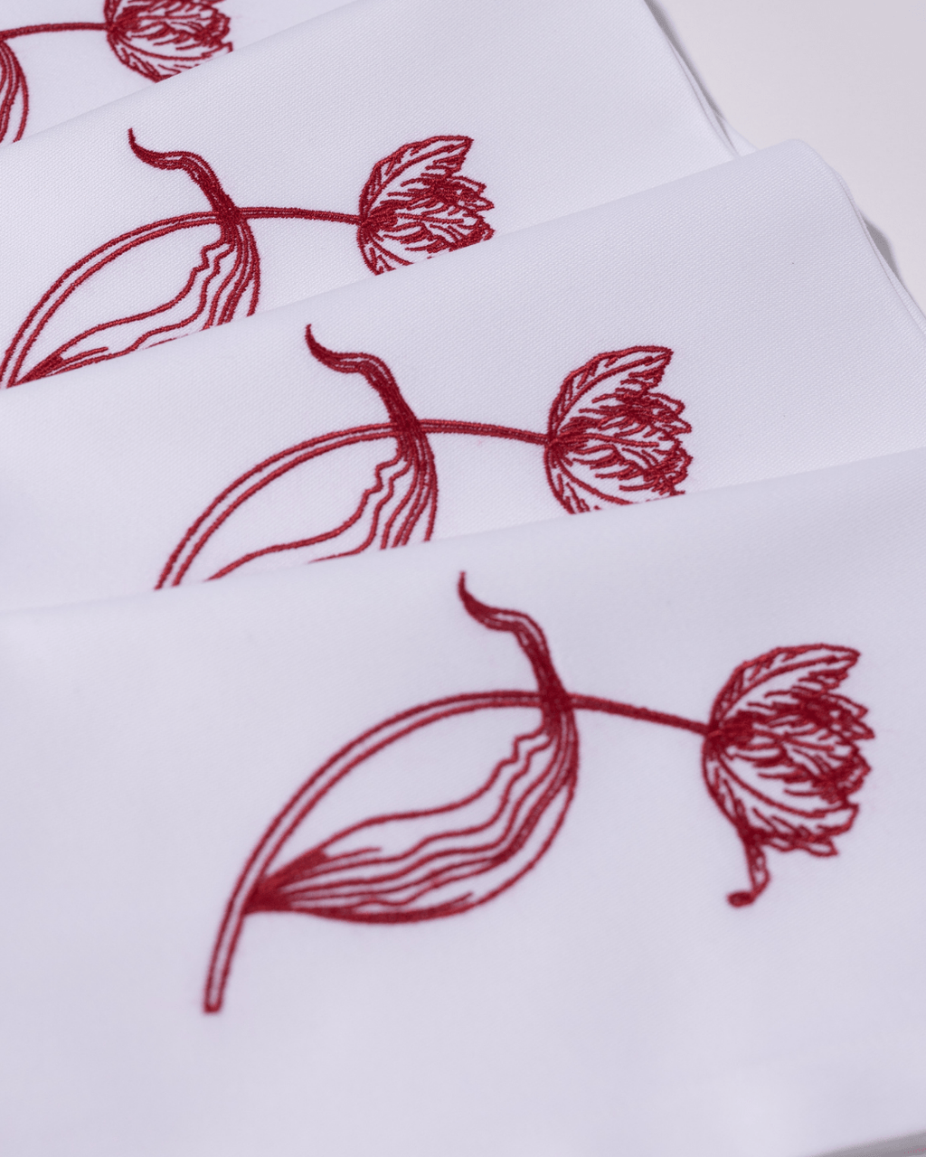 Henriette - Luxury Linens Tulip White Napkins with Ruby Red (set of 4)